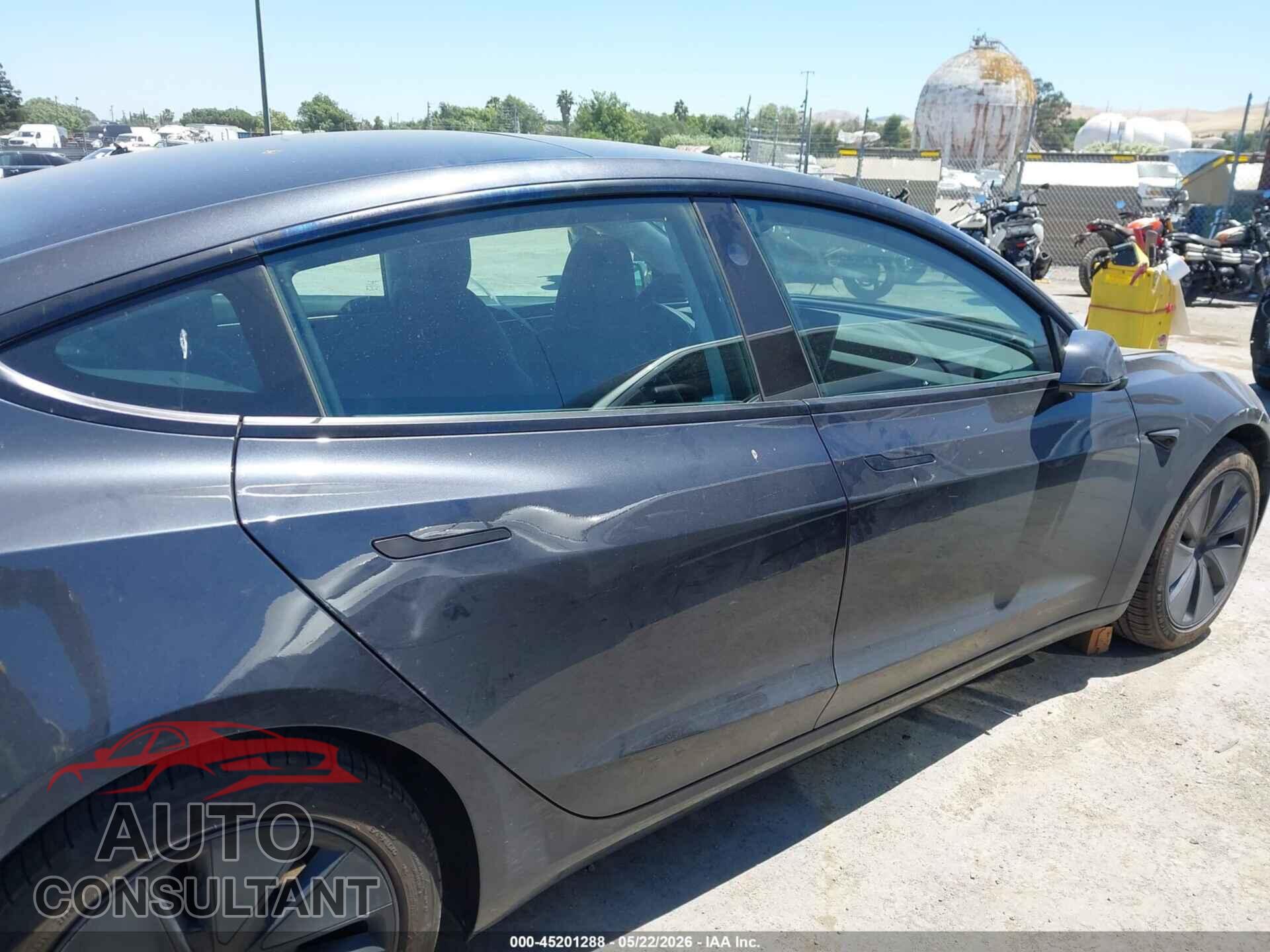 TESLA MODEL 3 2024 - 5YJ3E1EA3RF737696