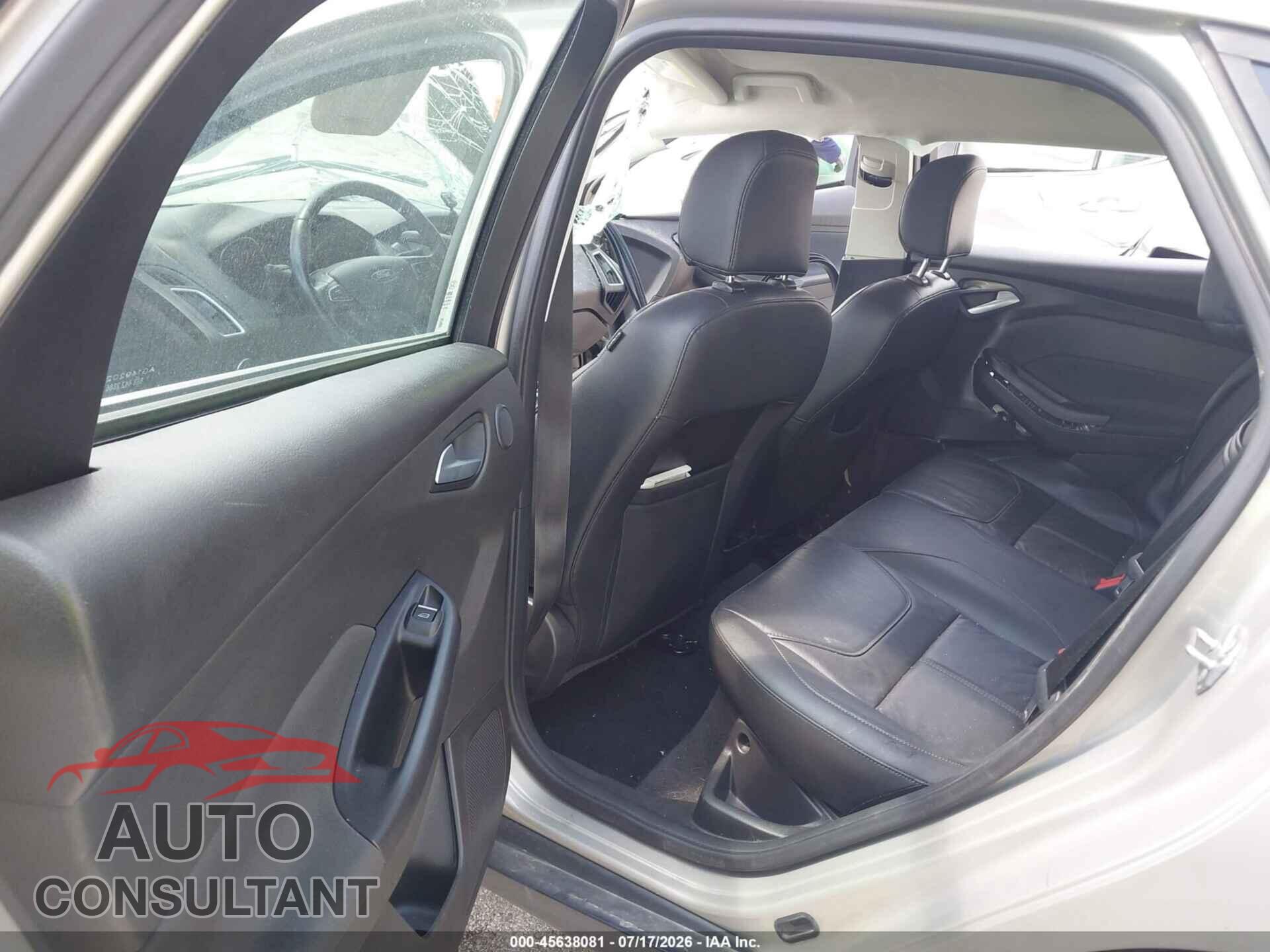 FORD FOCUS 2015 - 1FADP3J27FL334859