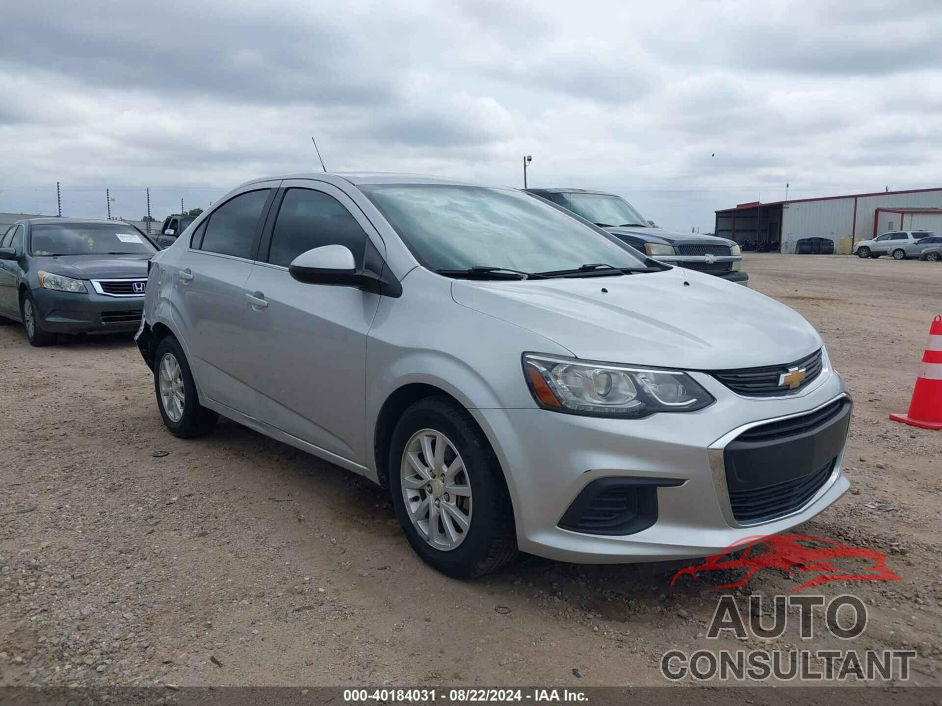 CHEVROLET SONIC 2018 - 1G1JD5SH9J4102683