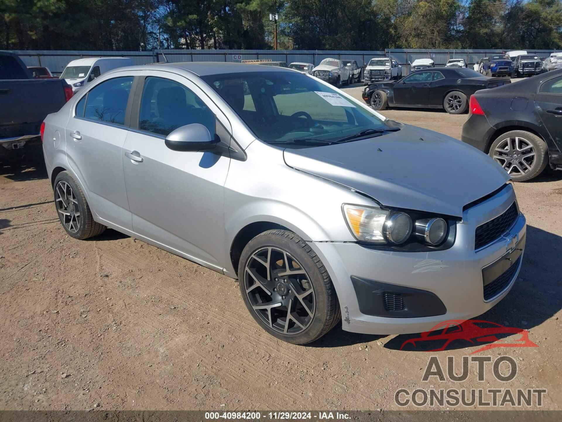 CHEVROLET SONIC 2014 - 1G1JC5SH5E4202899