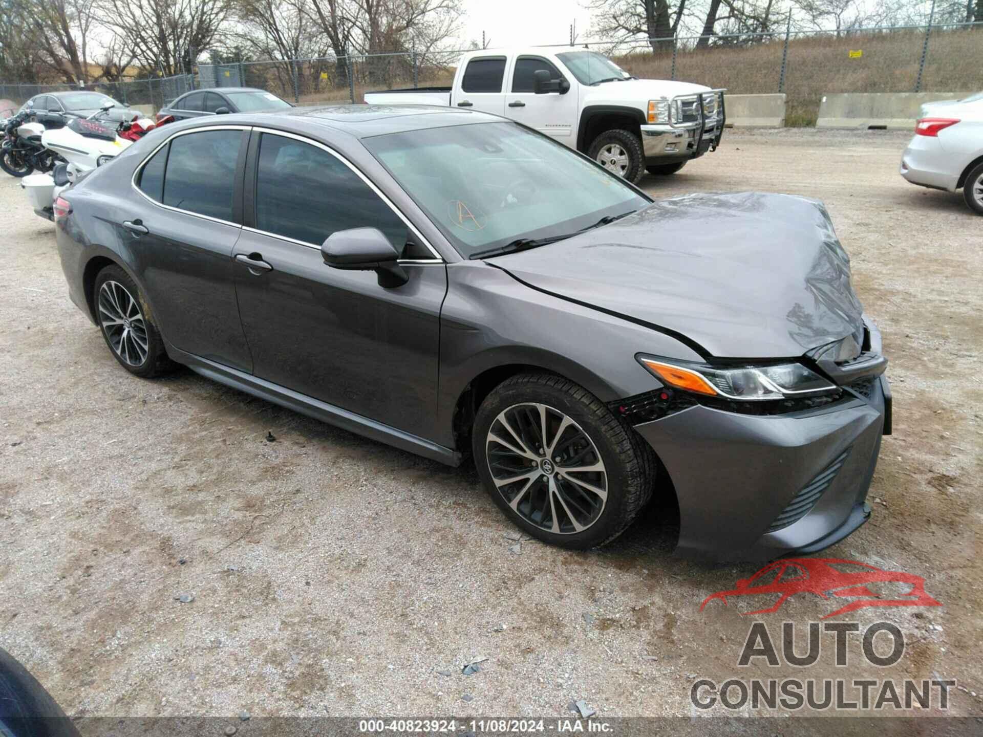 TOYOTA CAMRY 2018 - 4T1B11HK0JU611072