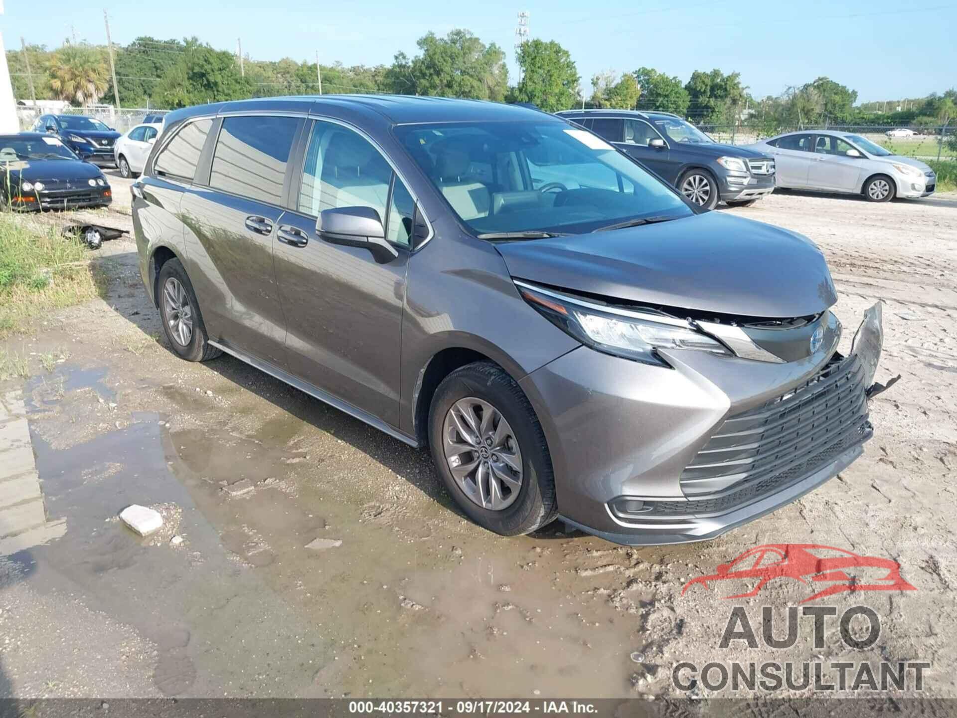 TOYOTA SIENNA 2023 - 5TDKRKEC0PS157726