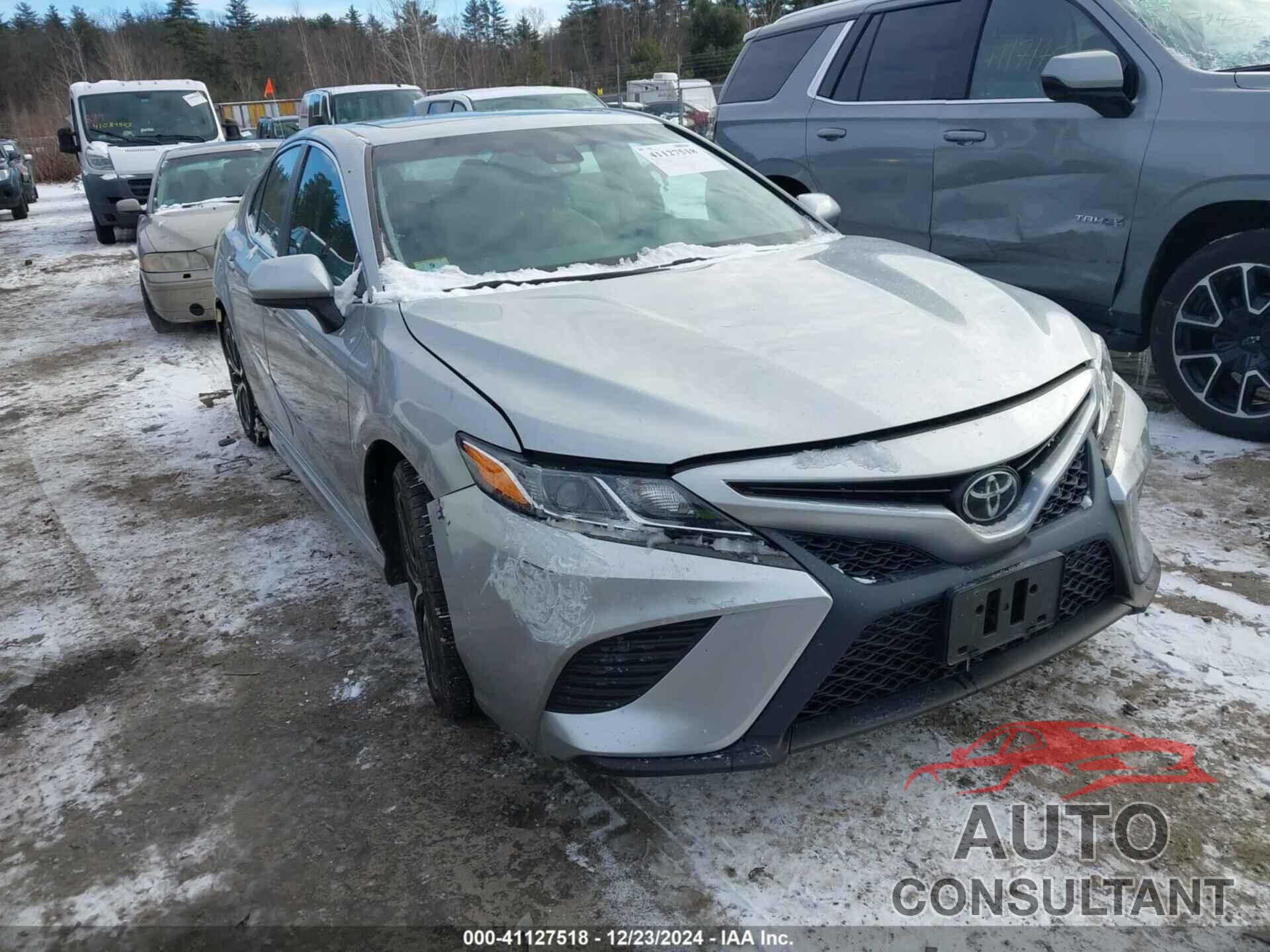 TOYOTA CAMRY 2018 - 4T1B11HK2JU641688