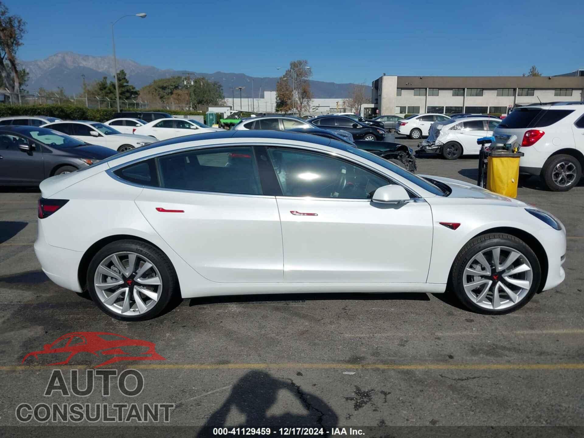 TESLA MODEL 3 2018 - 5YJ3E1EA0JF008351