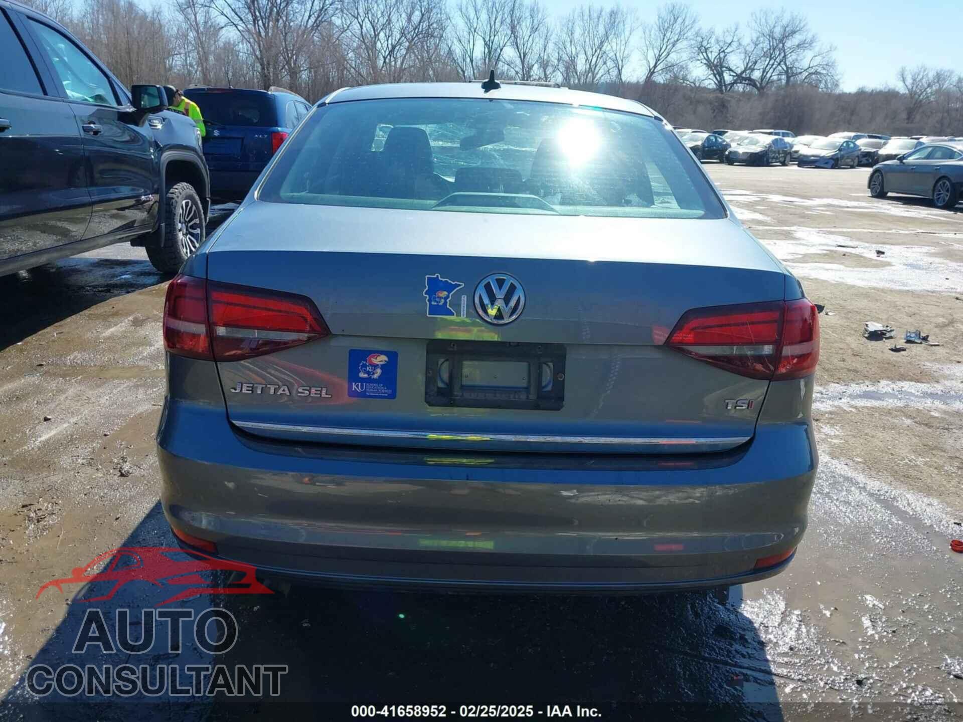 VOLKSWAGEN JETTA 2017 - 3VWL17AJ4HM399110