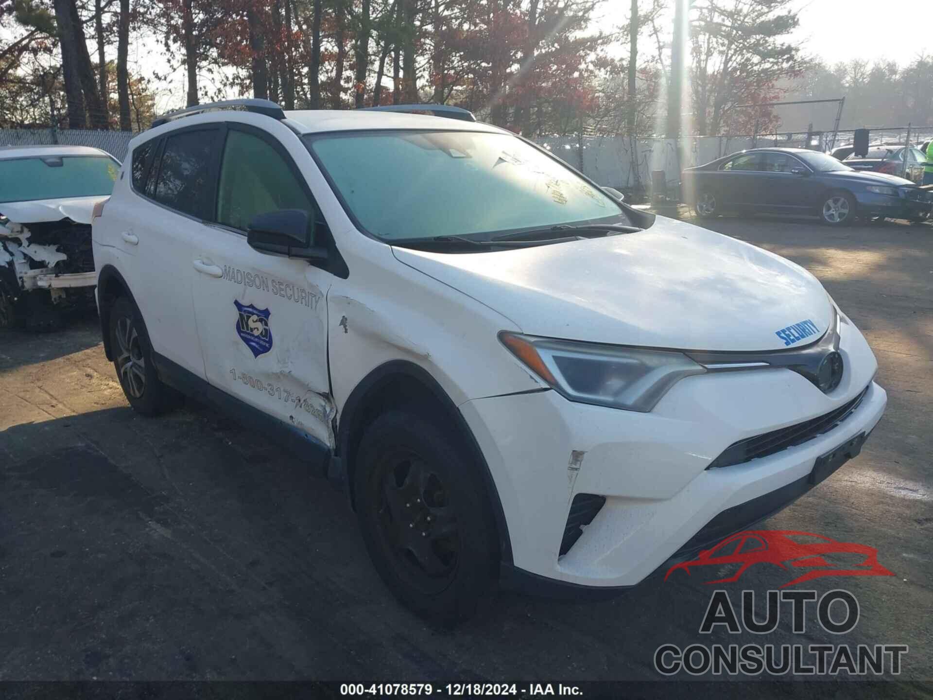 TOYOTA RAV4 2017 - JTMBFREV2HJ702858