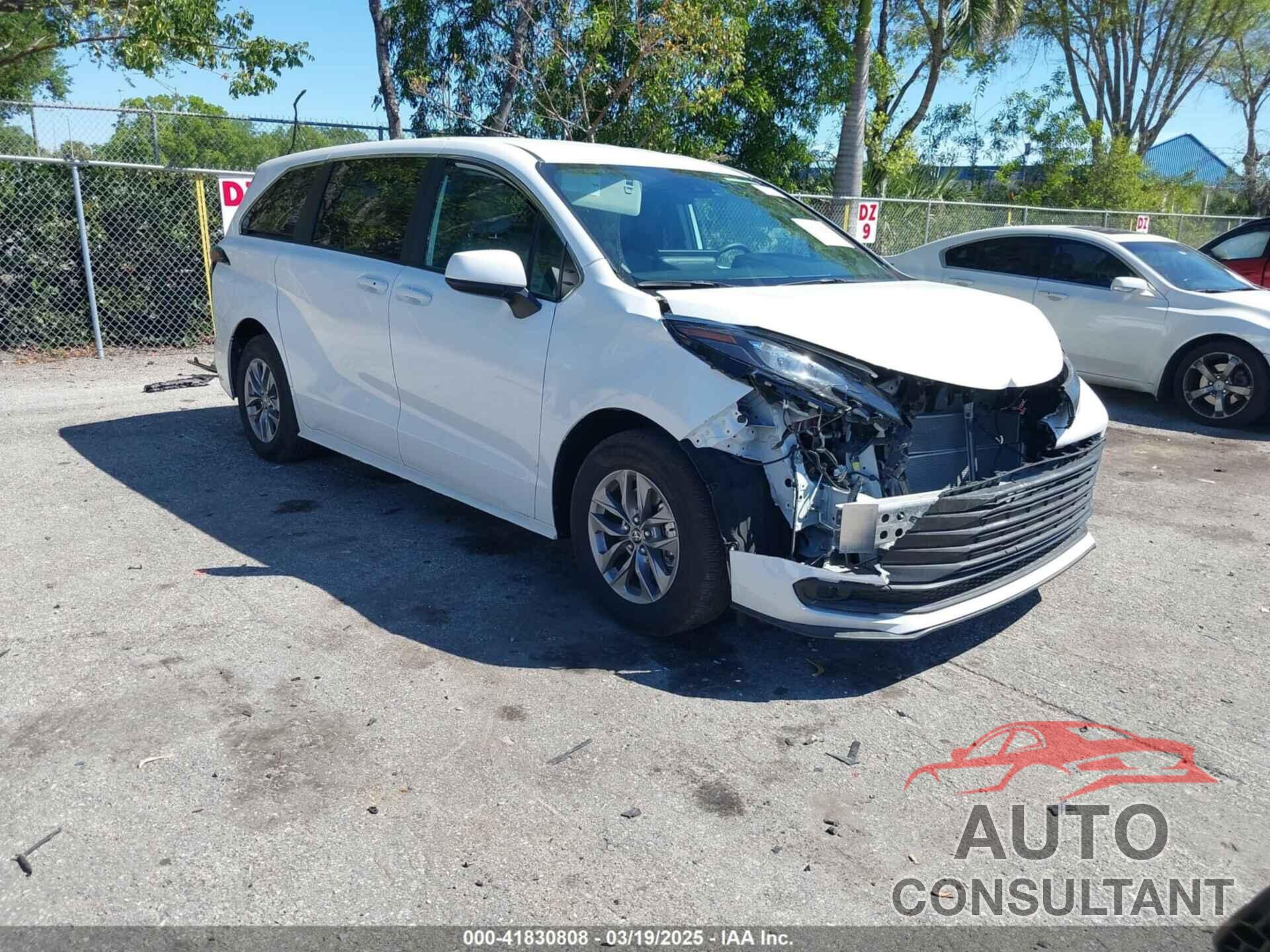 TOYOTA SIENNA 2025 - 5TDKRKEC1SS225251
