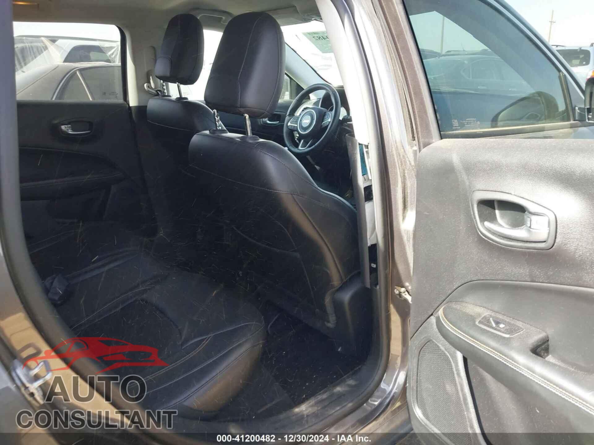 JEEP COMPASS 2018 - 3C4NJDBB2JT361002