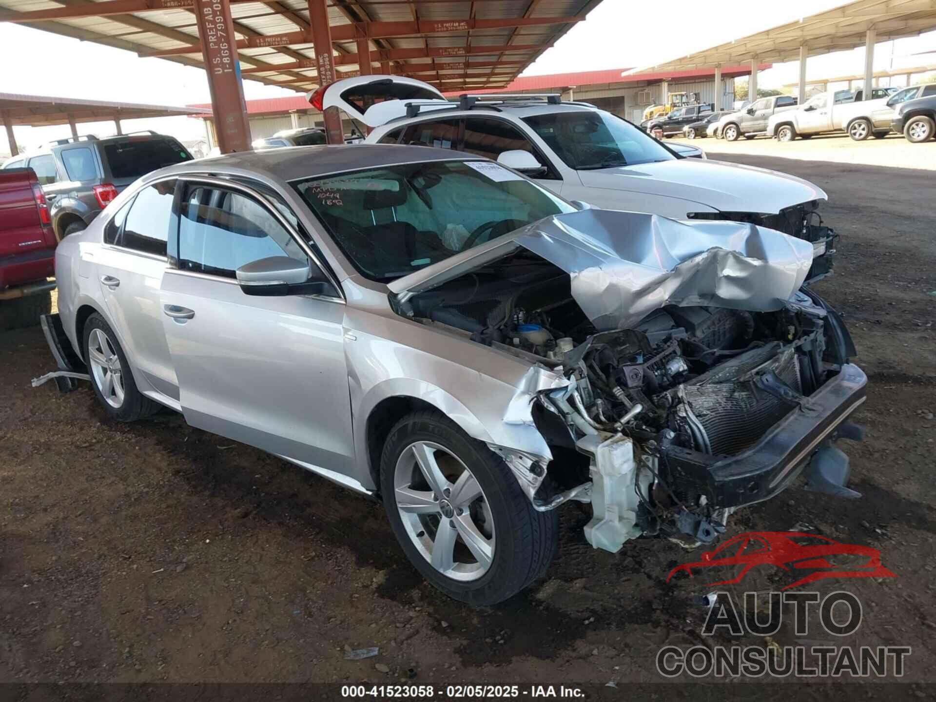 VOLKSWAGEN PASSAT 2014 - 1VWAT7A38EC051892