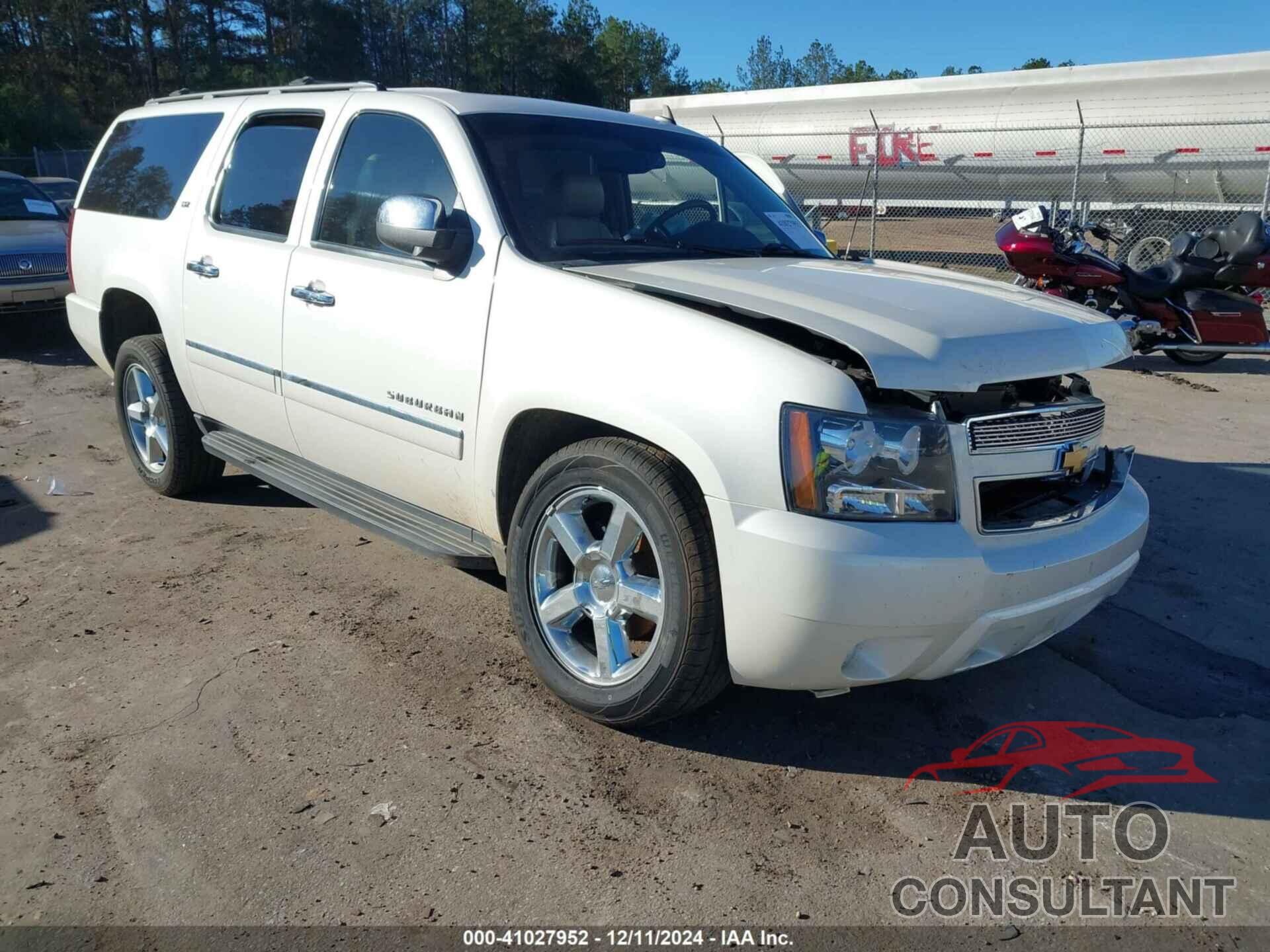 CHEVROLET SUBURBAN 1500 2013 - 1GNSCKE06DR314426