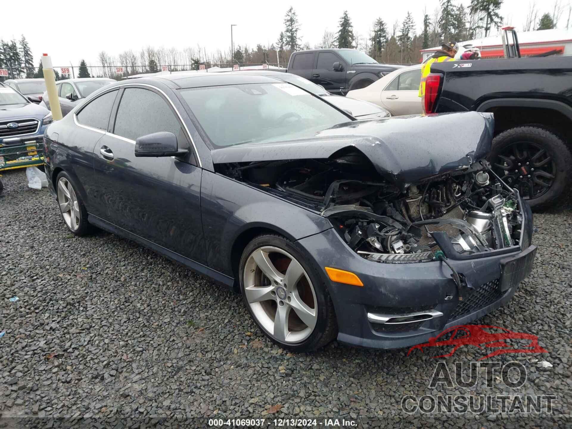 MERCEDES-BENZ C 350 2014 - WDDGJ8JB8EG321184