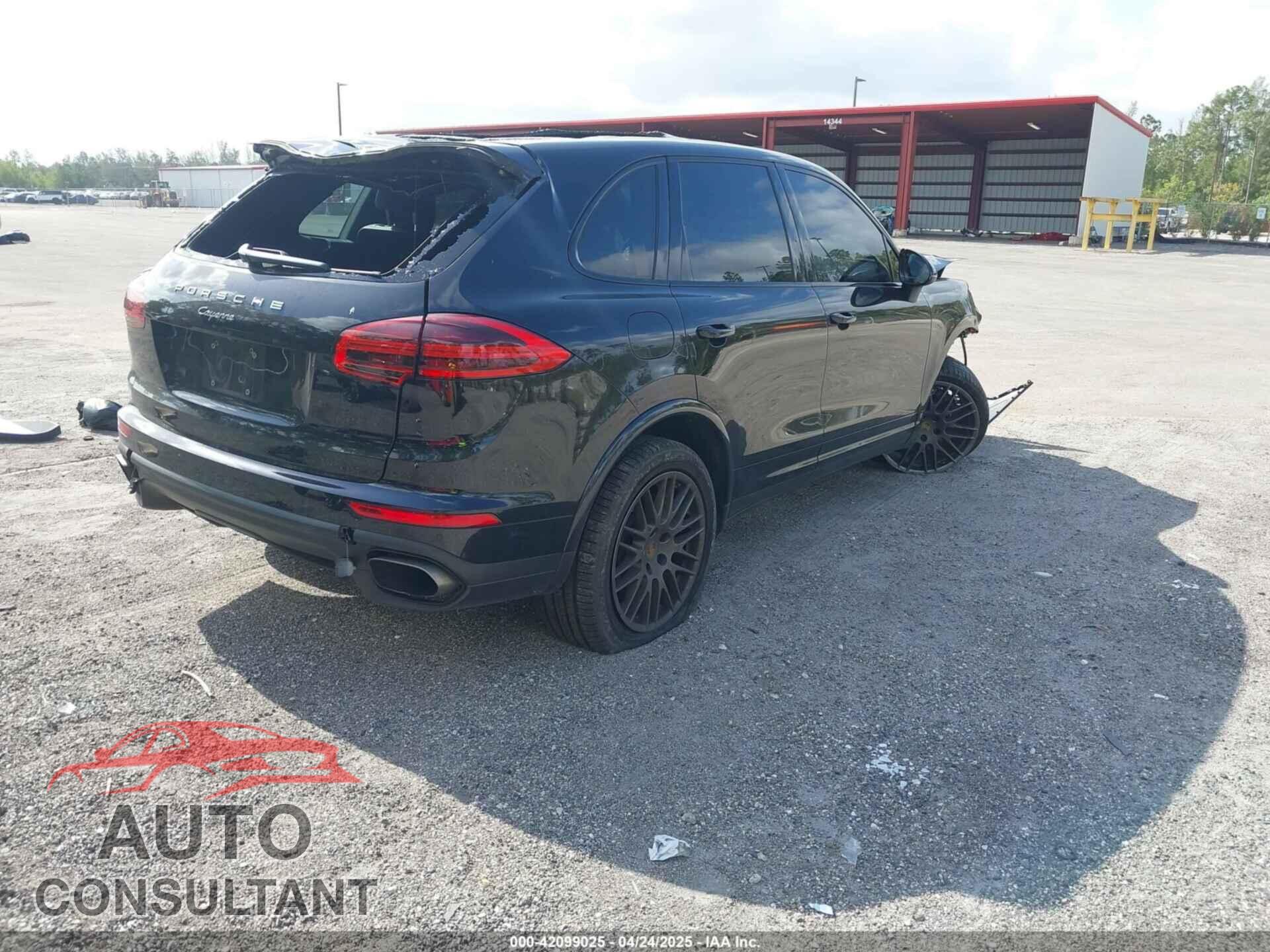 PORSCHE CAYENNE 2017 - WP1AA2A28HKA86217