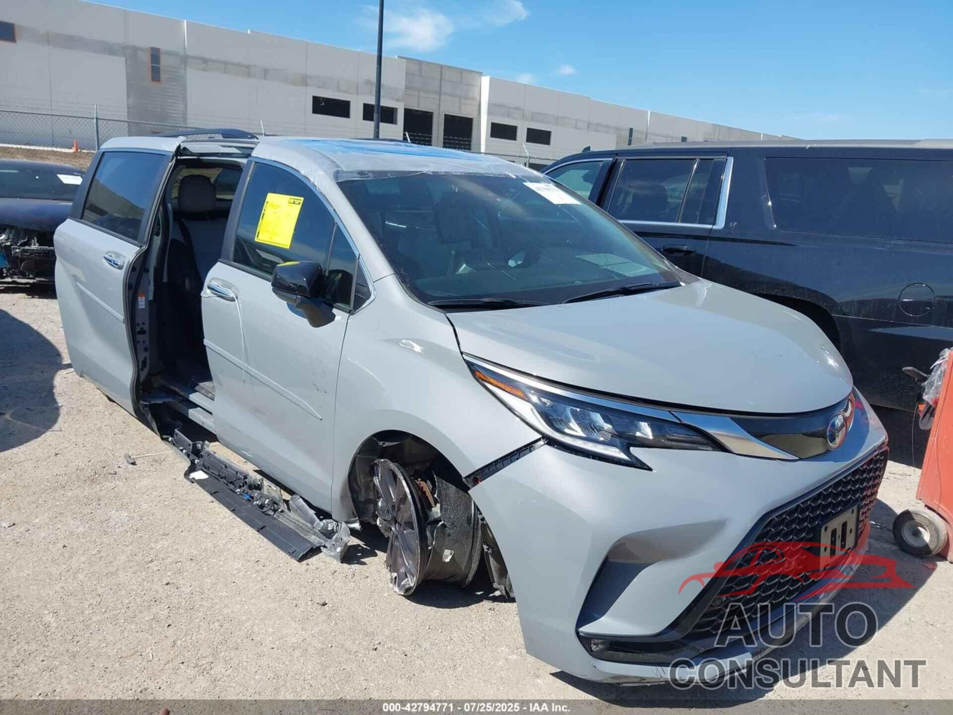 TOYOTA SIENNA 2024 - 5TDXSKFC3RS139152