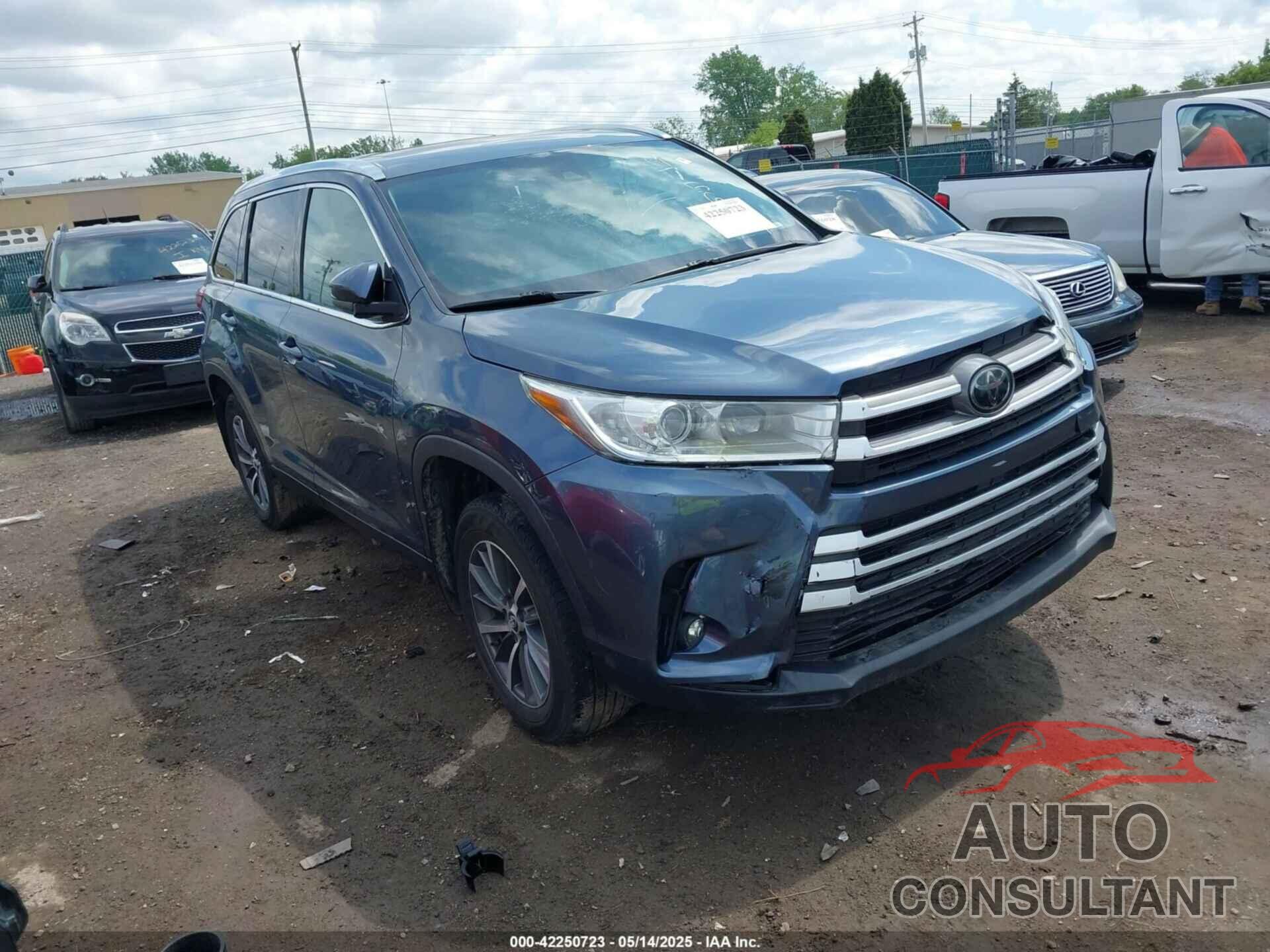 TOYOTA HIGHLANDER 2019 - 5TDJZRFH2KS975689