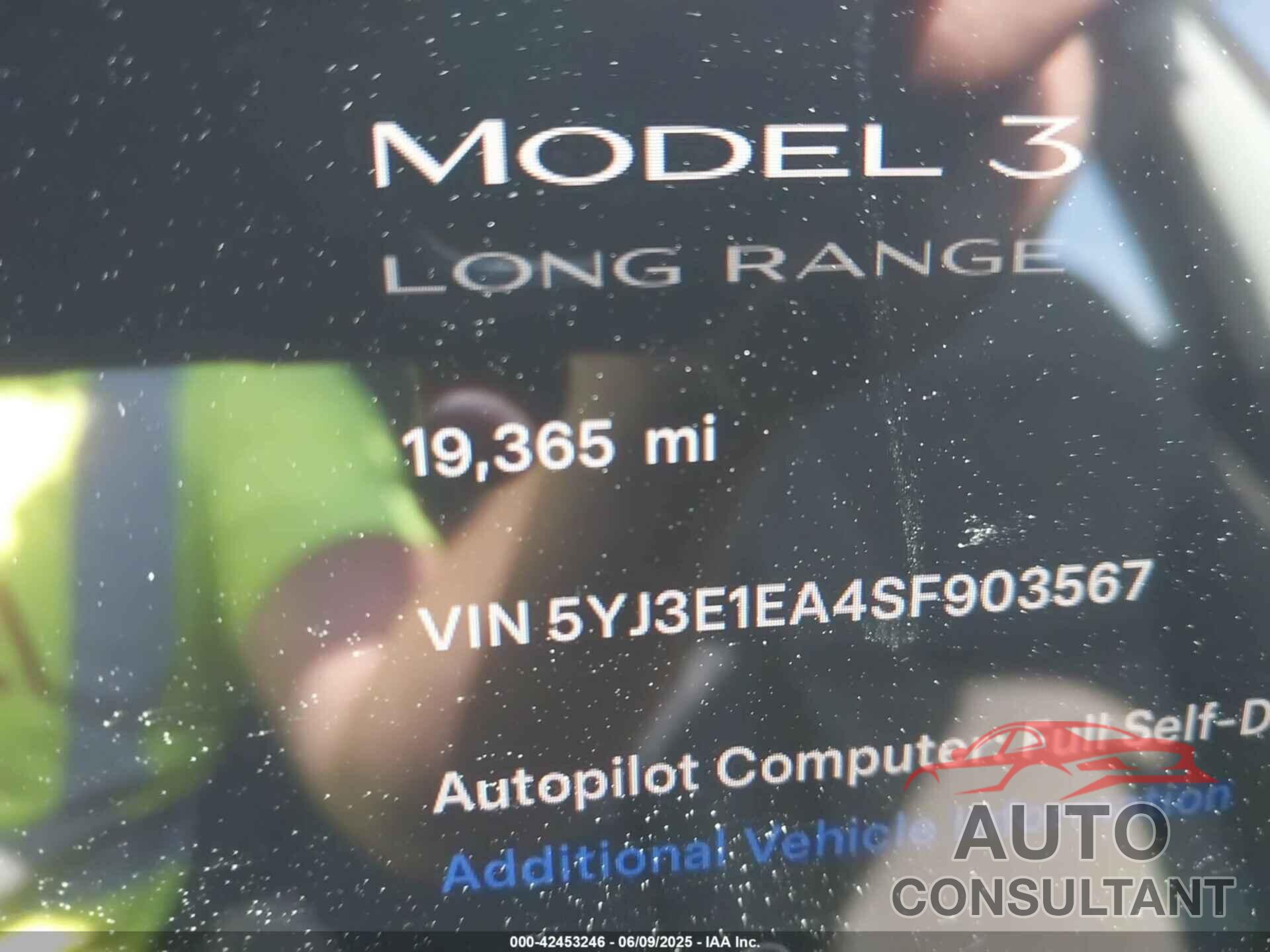 TESLA MODEL 3 2025 - 5YJ3E1EA4SF903567