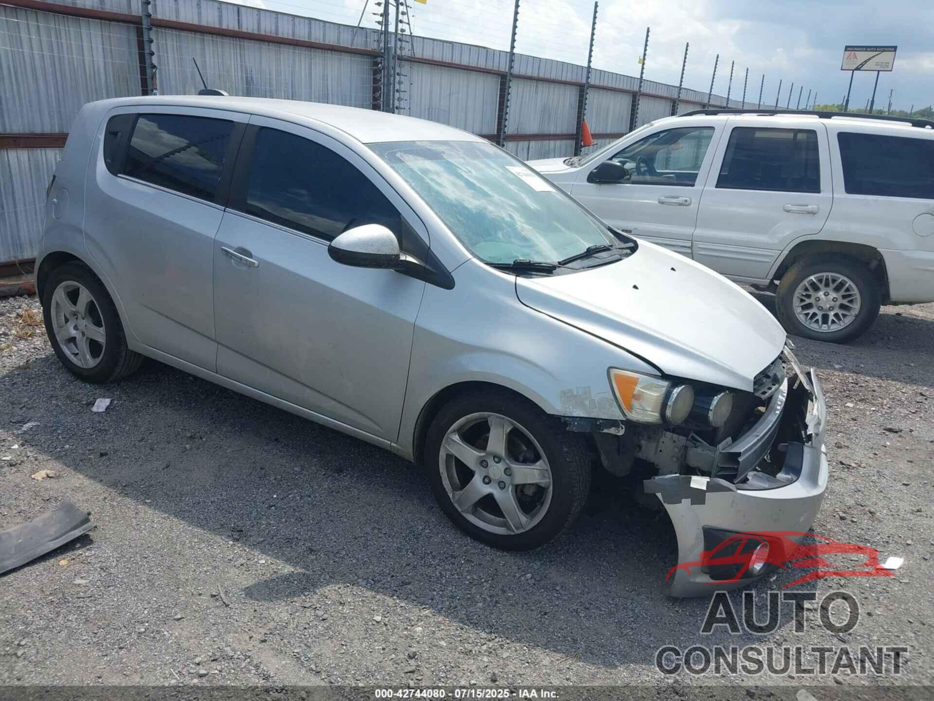 CHEVROLET SONIC 2015 - 1G1JE6SB8F4103443