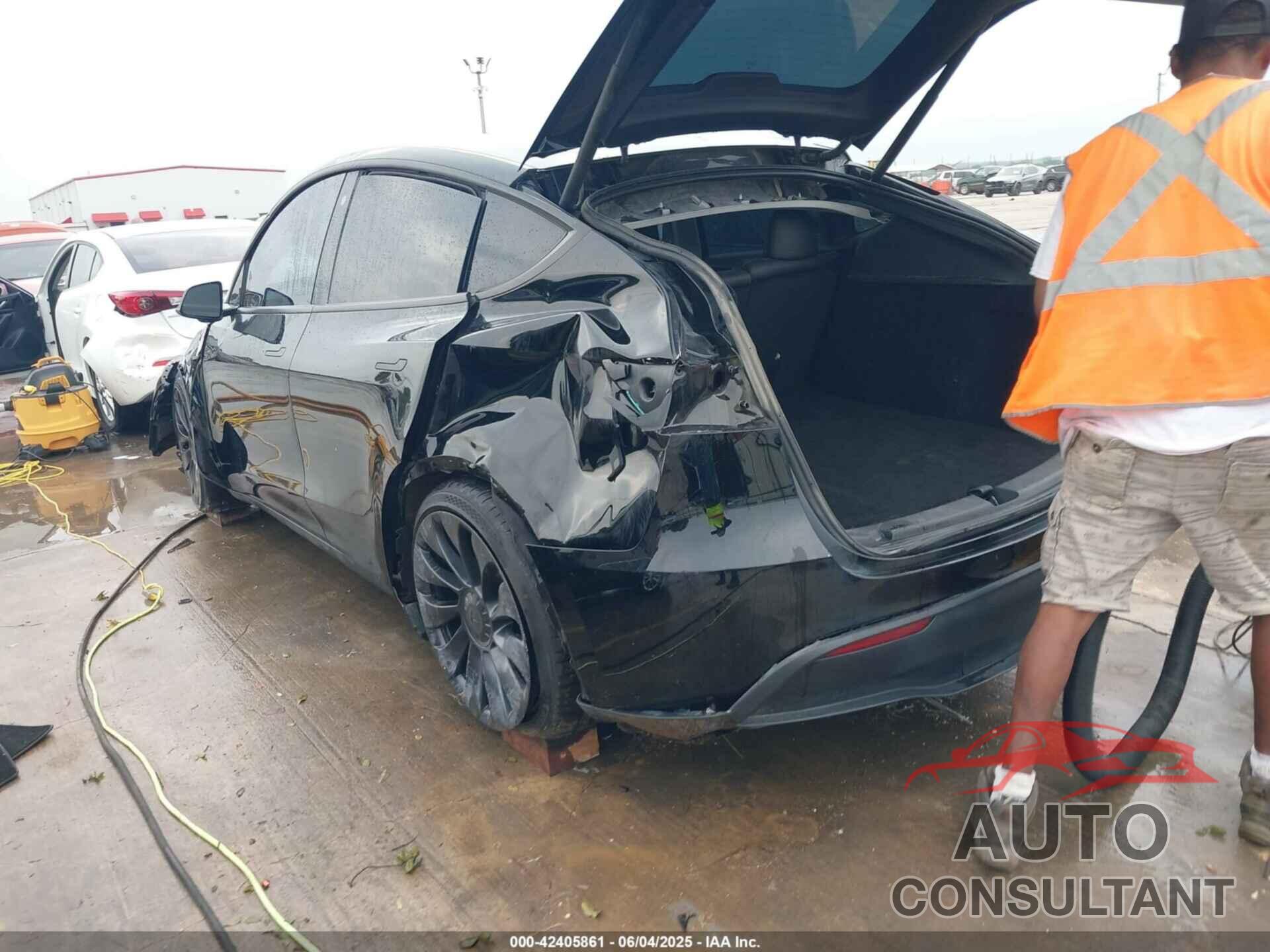 TESLA MODEL Y 2023 - 7SAYGDEF2PF700913
