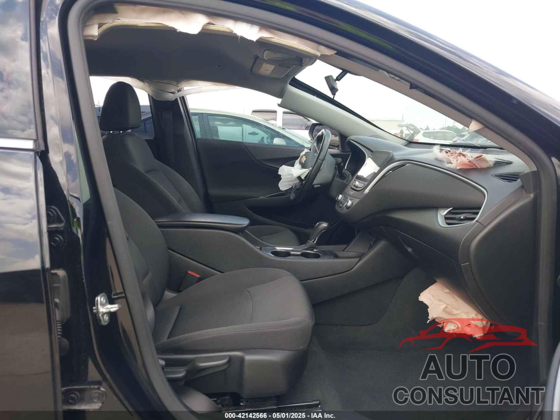 CHEVROLET MALIBU 2020 - 1G1ZG5ST3LF143817