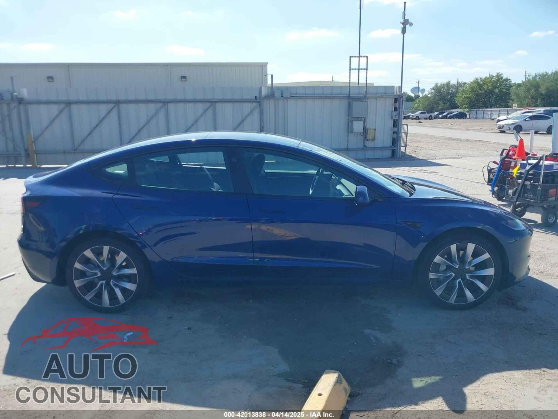TESLA MODEL 3 2024 - 5YJ3E1EB6RF800587