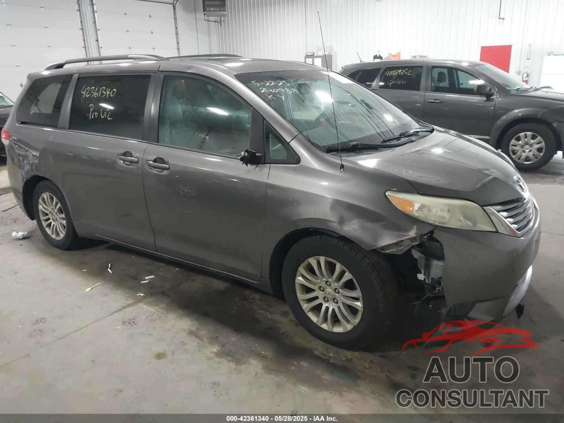 TOYOTA SIENNA 2011 - 5TDYK3DC8BS013372