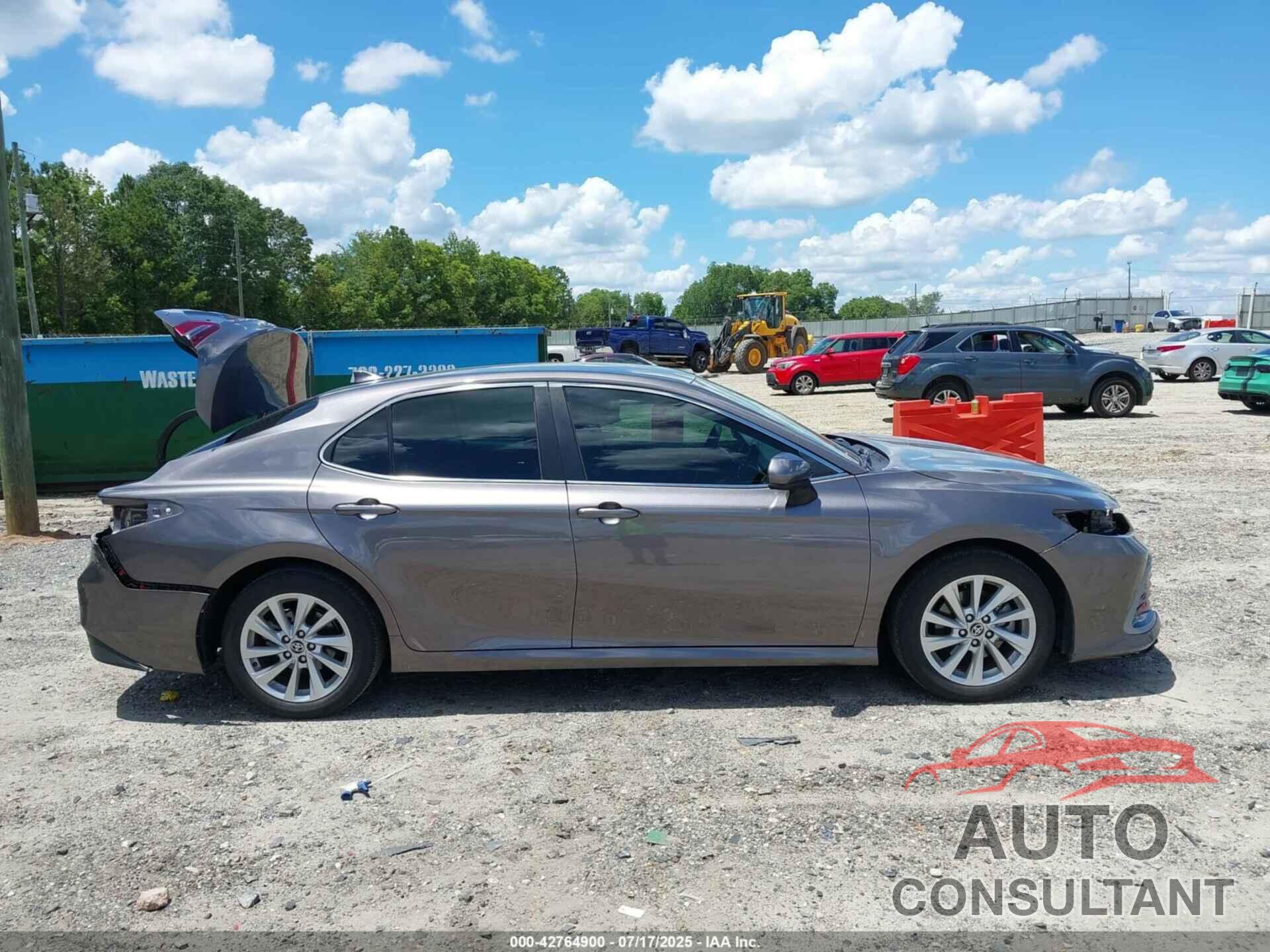 TOYOTA CAMRY 2022 - 4T1C11AK5NU644119
