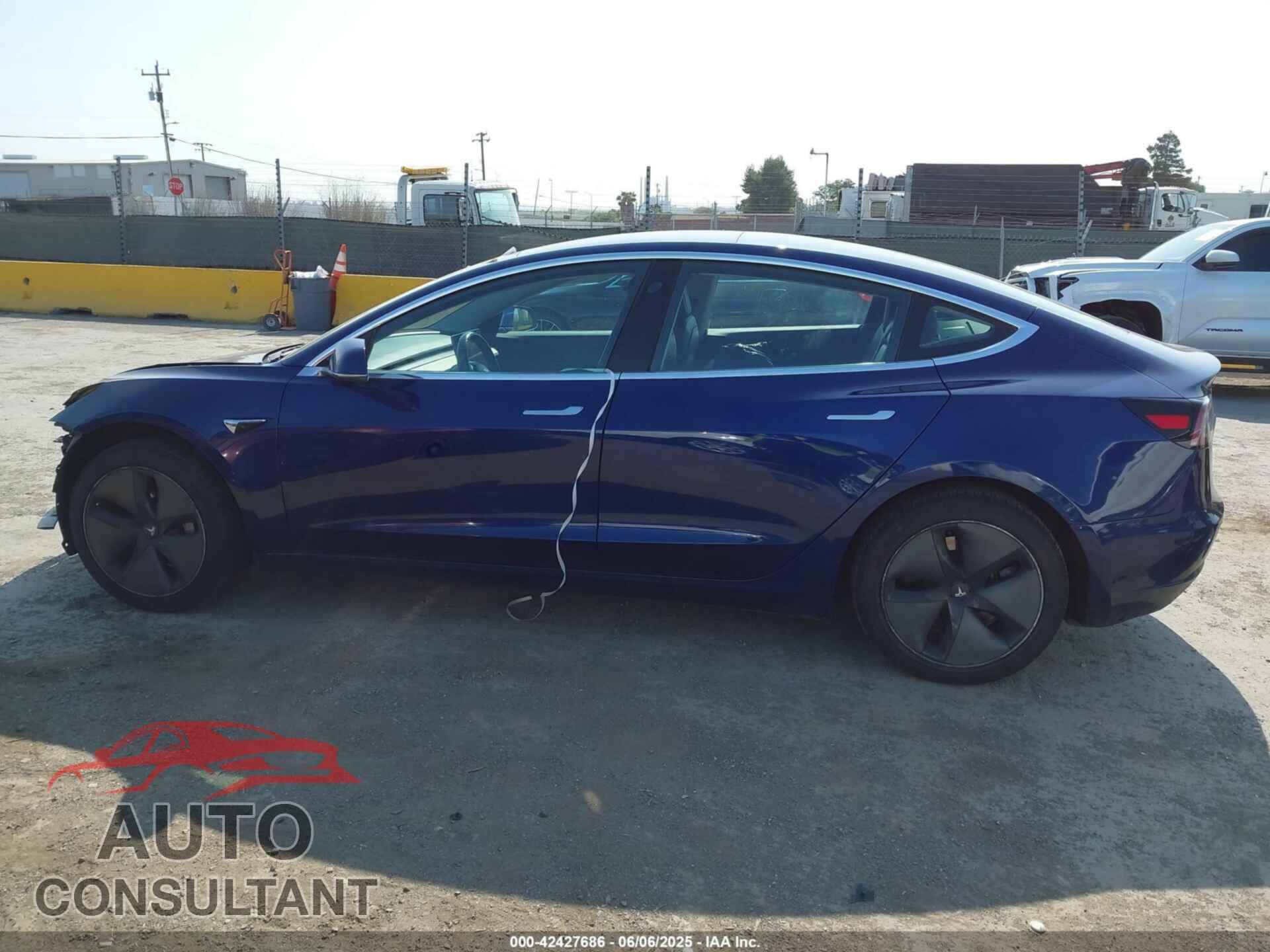 TESLA MODEL 3 2018 - 5YJ3E1EA0JF058957