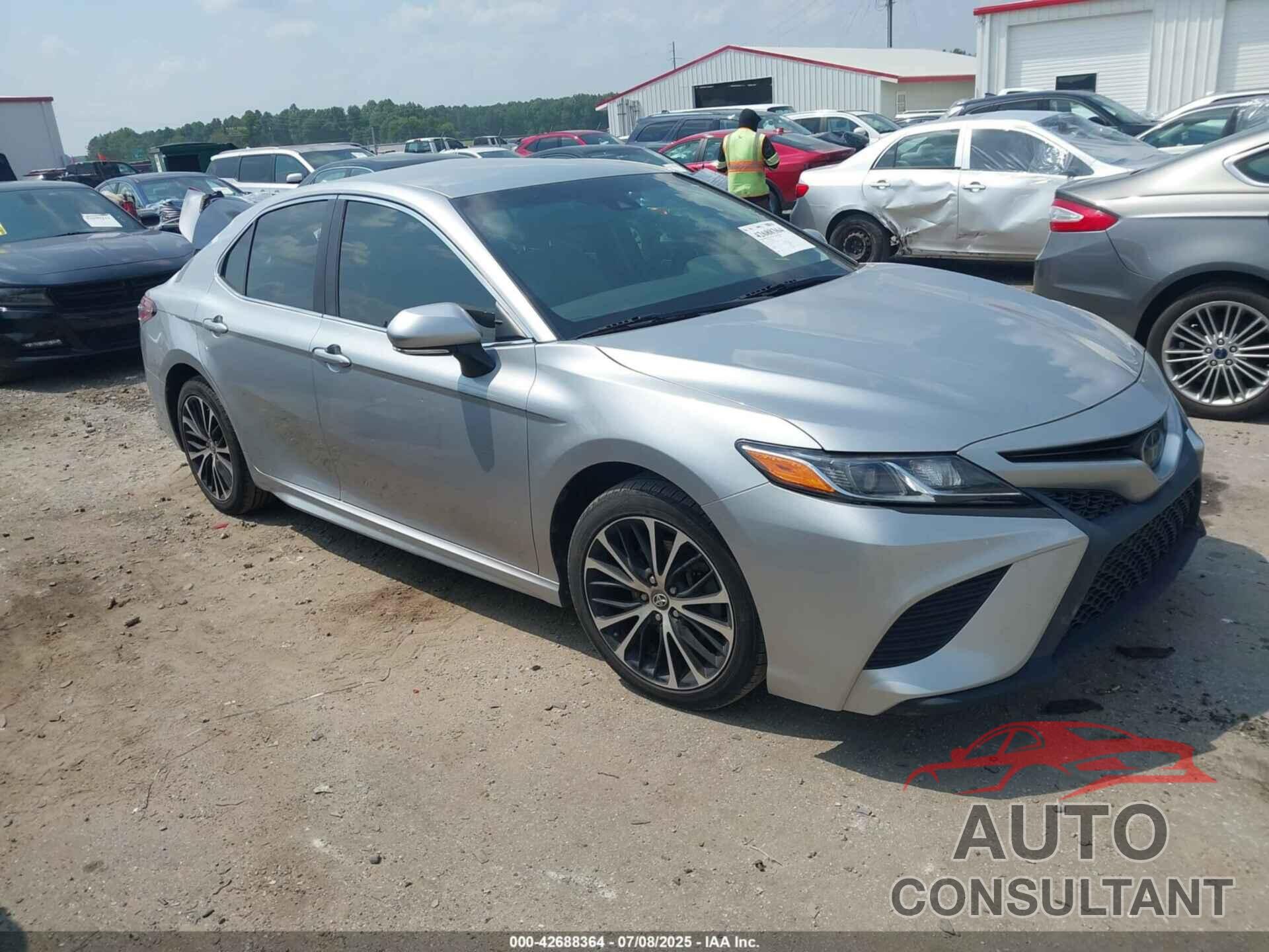 TOYOTA CAMRY 2018 - 4T1B11HK7JU140201