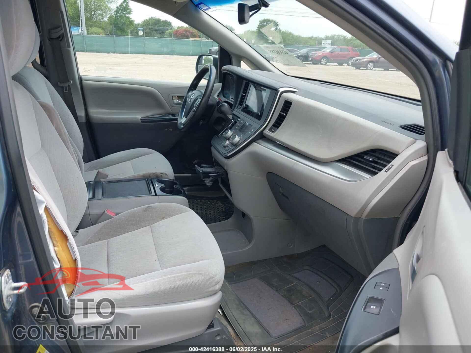TOYOTA SIENNA 2015 - 5TDKK3DC7FS557938
