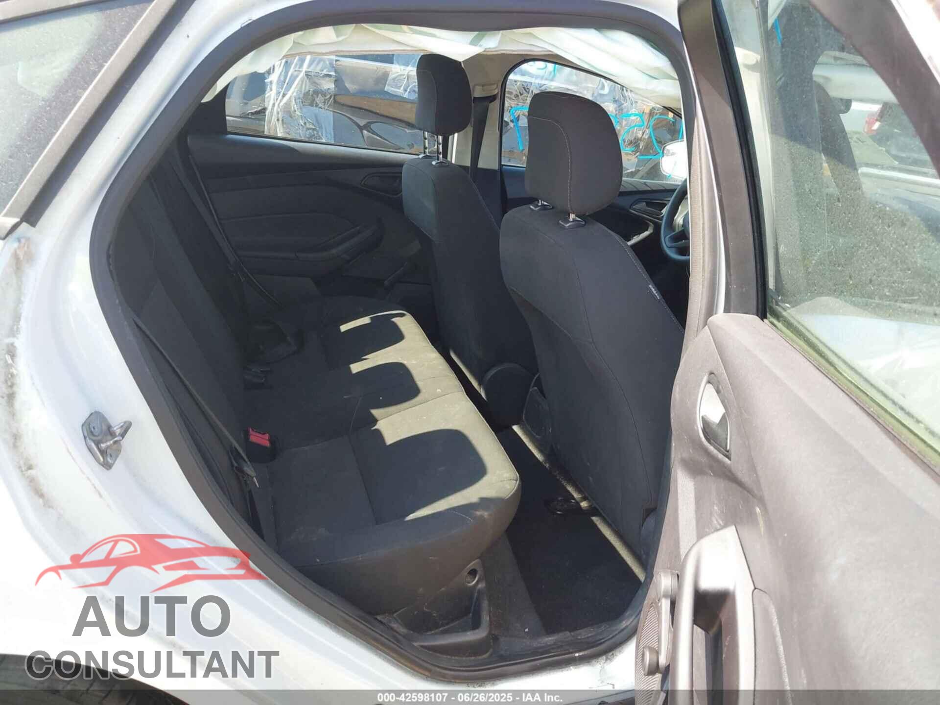 FORD FOCUS 2015 - 1FADP3E26FL217266