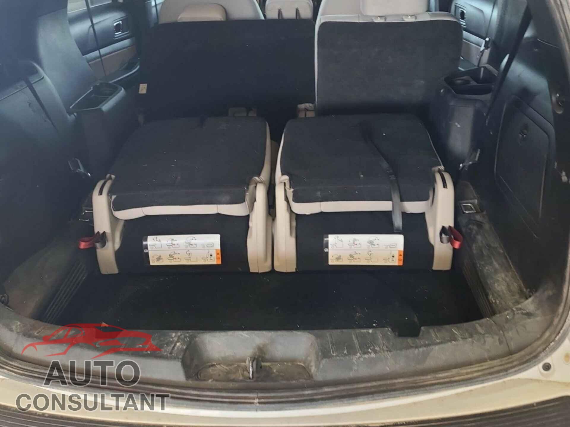 FORD EXPLORER 2018 - 1FM5K8B82JGB35163