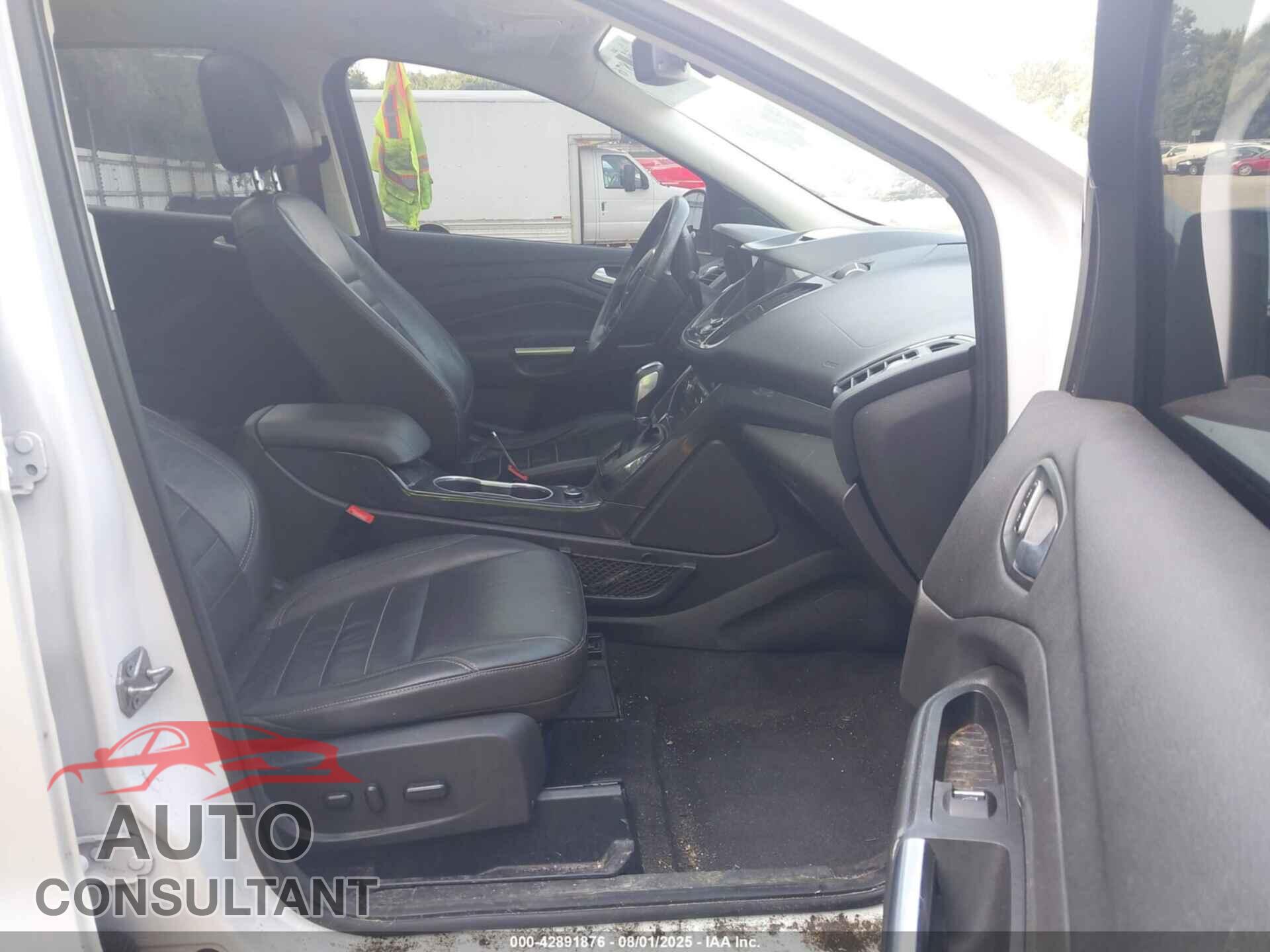 FORD ESCAPE 2015 - 1FMCU9J90FUC46367