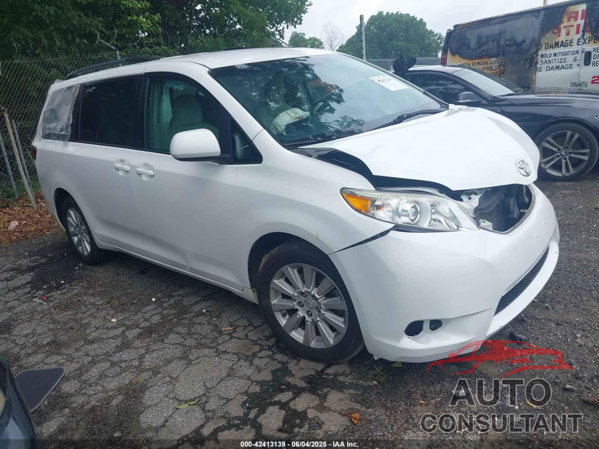 TOYOTA SIENNA 2015 - 5TDJK3DC8FS127170