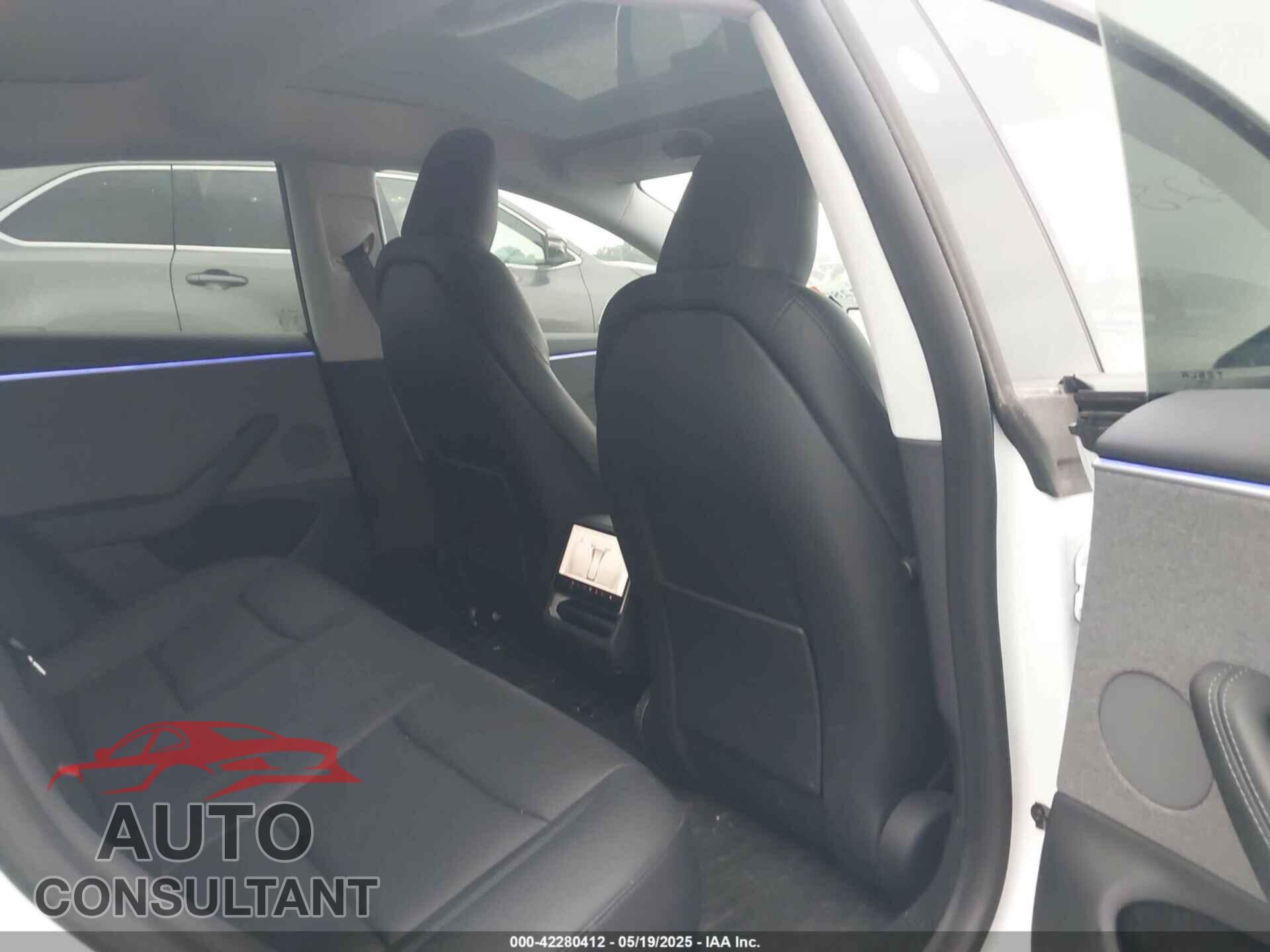TESLA MODEL 3 2024 - 5YJ3E1EA2RF731579