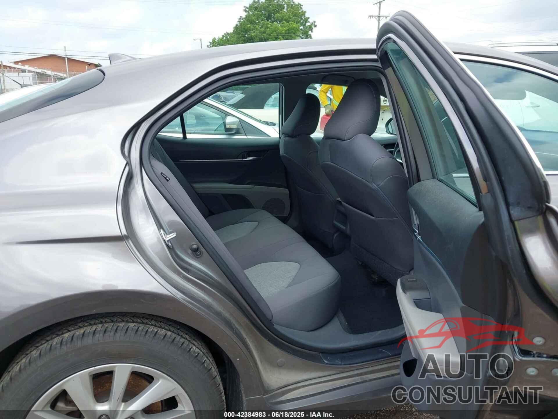 TOYOTA CAMRY 2021 - 4T1C11AK6MU420419