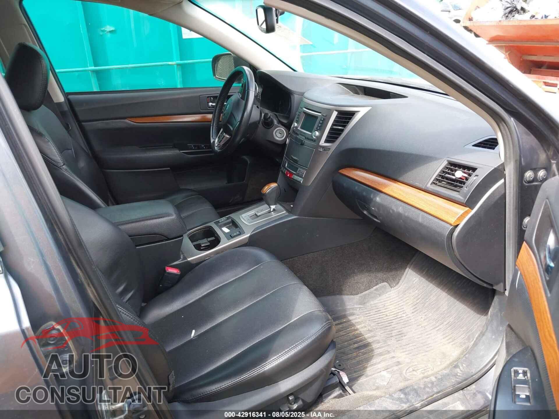 SUBARU OUTBACK 2014 - 4S4BRBLC5E3270195