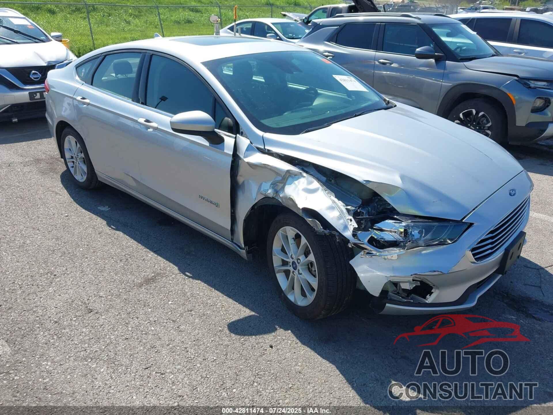 FORD FUSION HYBRID 2019 - 3FA6P0LU3KR117259