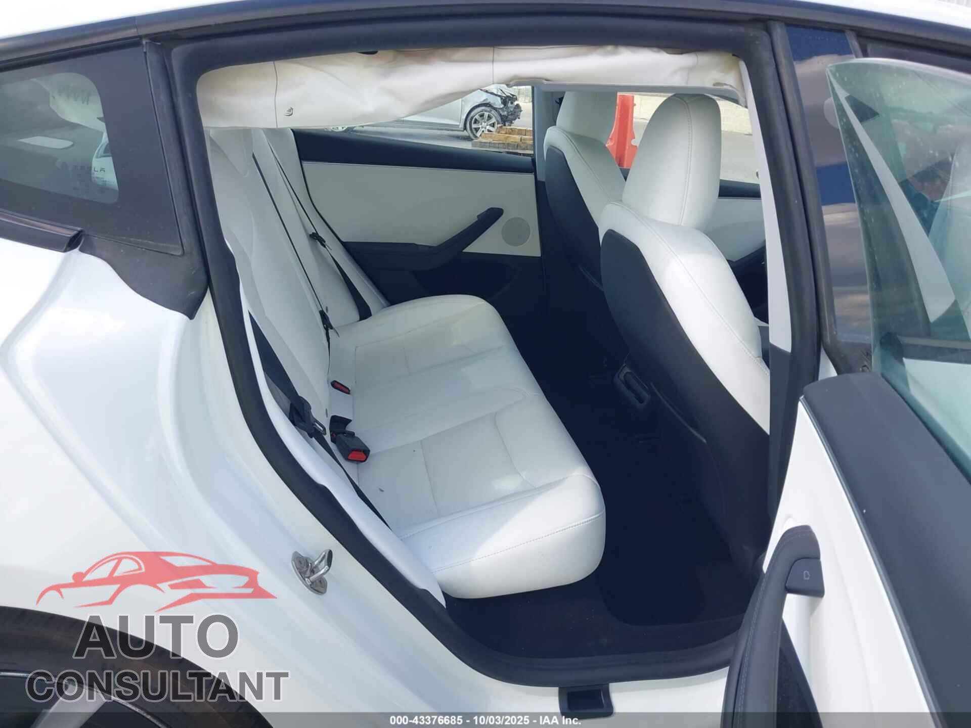 TESLA MODEL 3 2024 - 5YJ3E1EA1RF795502