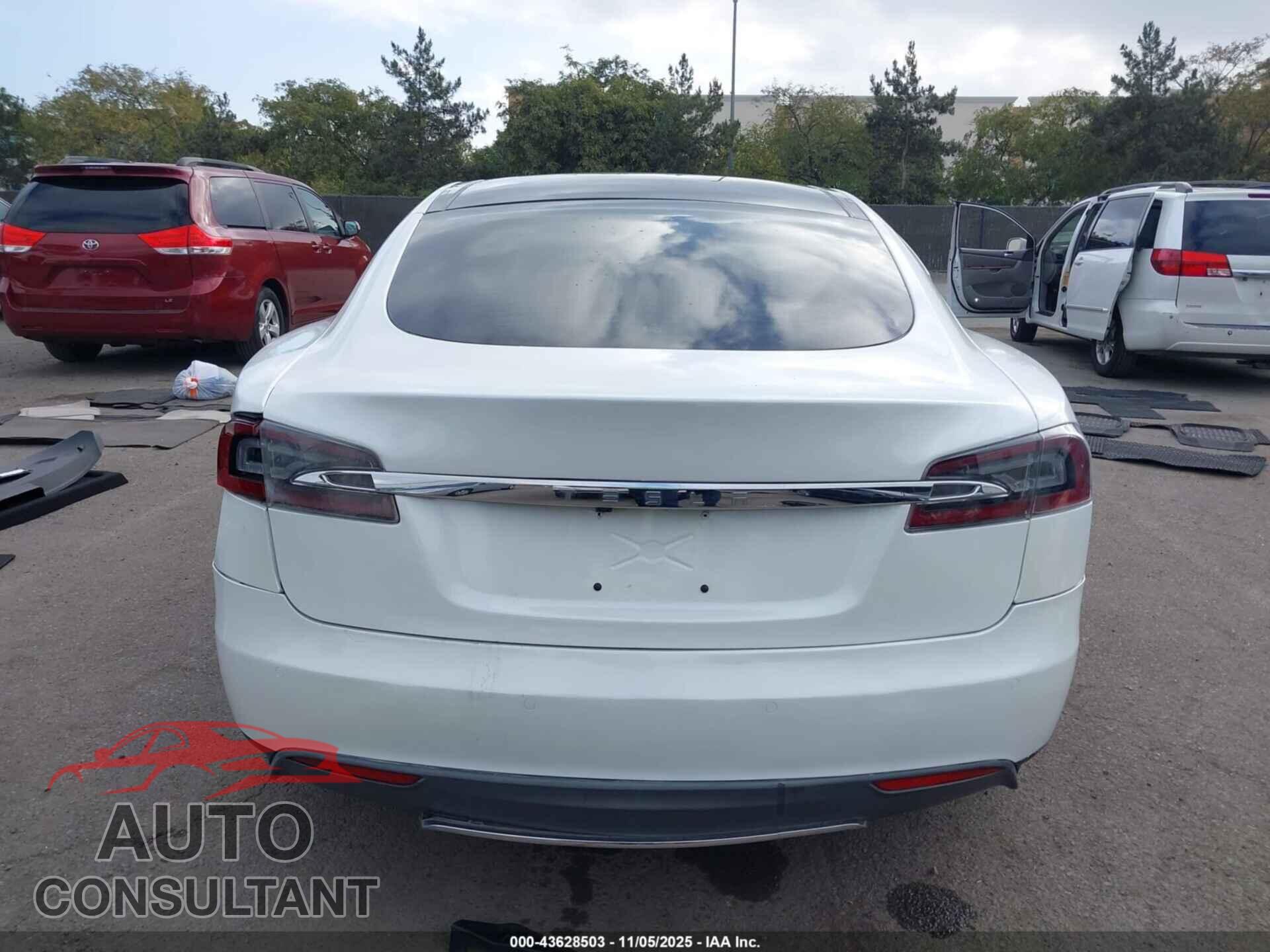 TESLA MODEL S 2013 - 5YJSA1CN6DFP28030