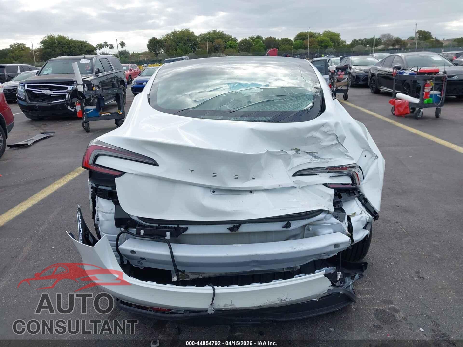 TESLA MODEL 3 2025 - 5YJ3E1EA5SF044151