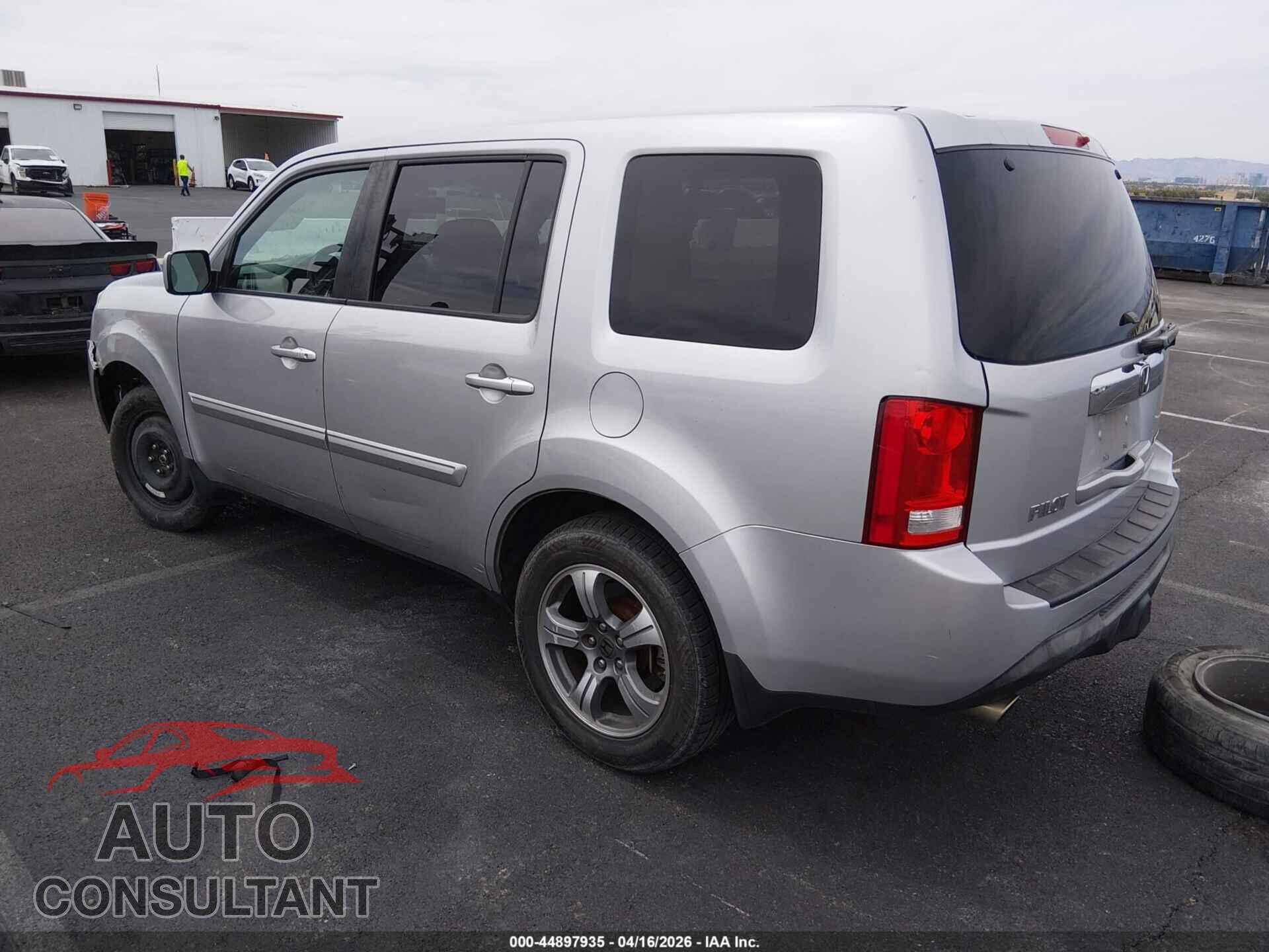 HONDA PILOT 2015 - 5FNYF3H31FB027770