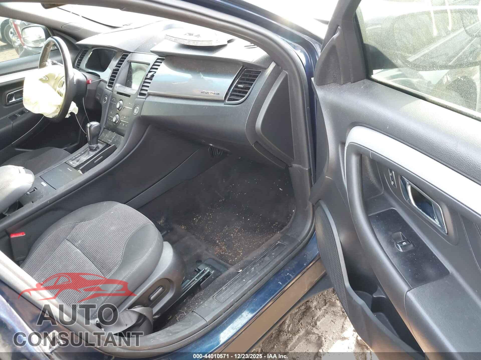 FORD TAURUS 2017 - 1FAHP2E85HG135010