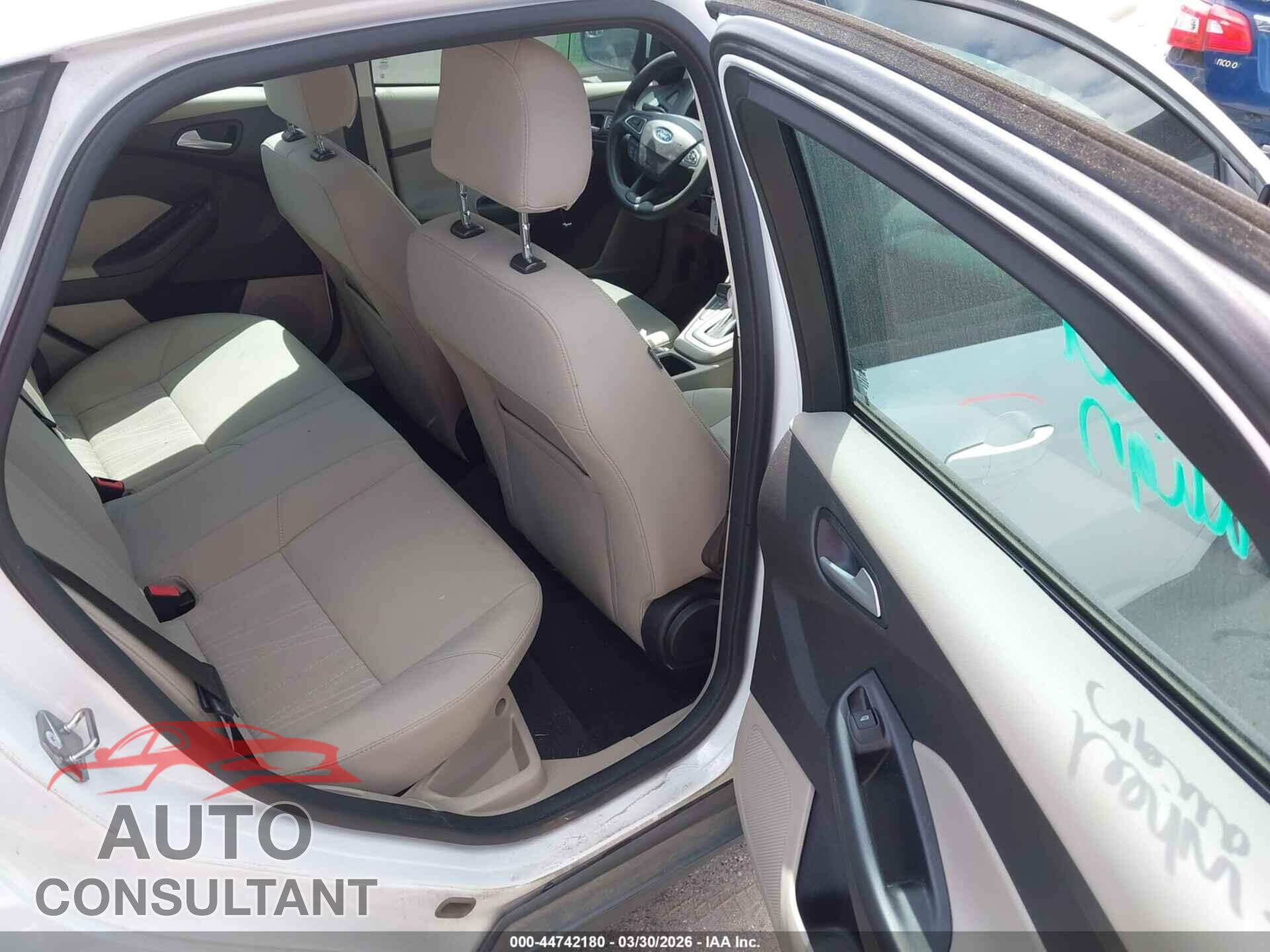 FORD FOCUS 2017 - 1FADP3FE0HL276552