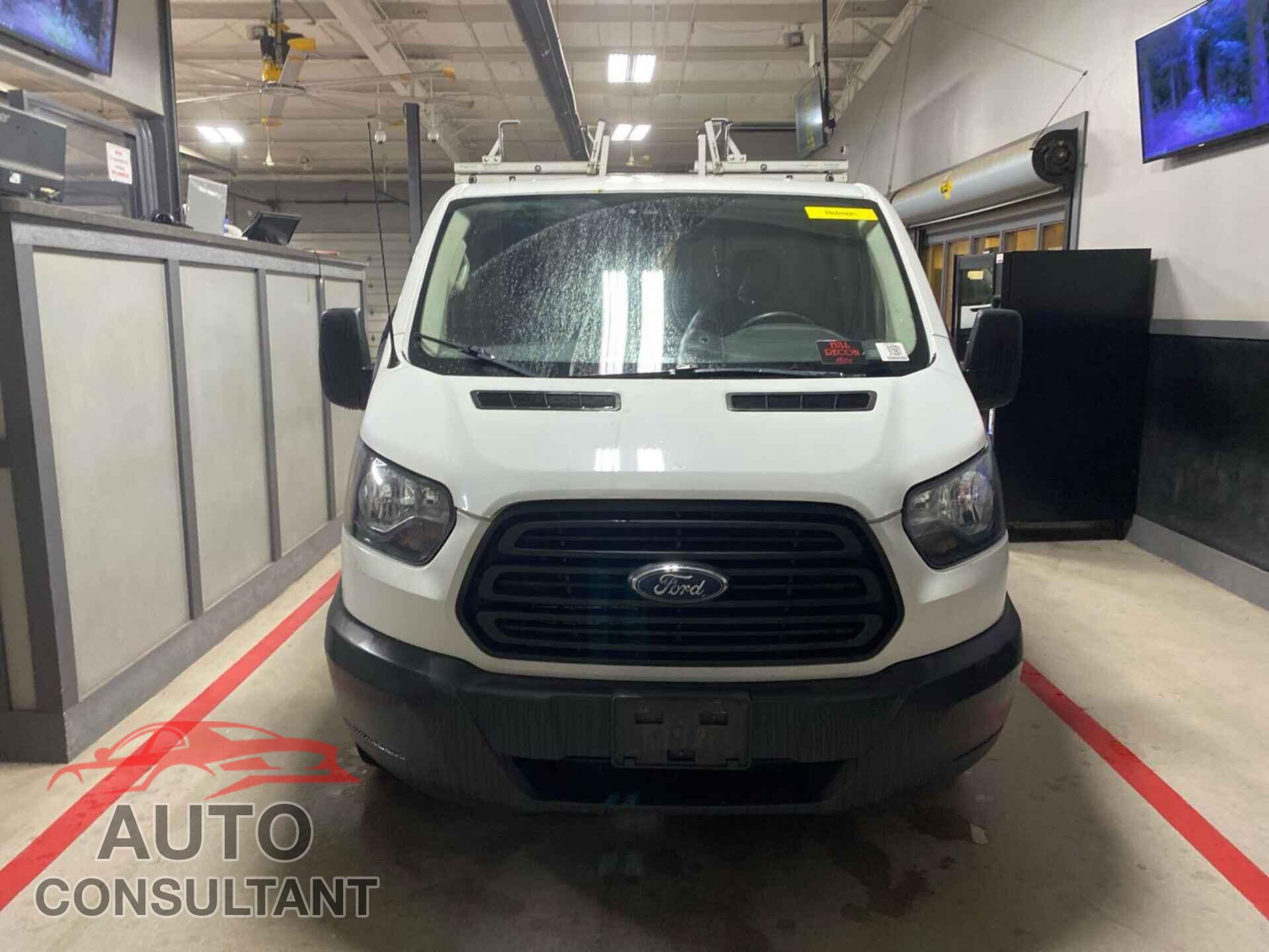 FORD TRANSIT-150 2018 - 1FTYE1ZM0JKB52138