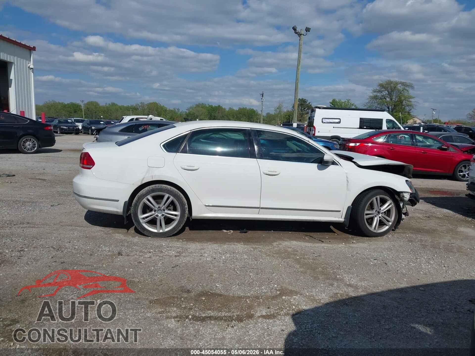 VOLKSWAGEN PASSAT 2013 - 1VWCN7A31DC108564