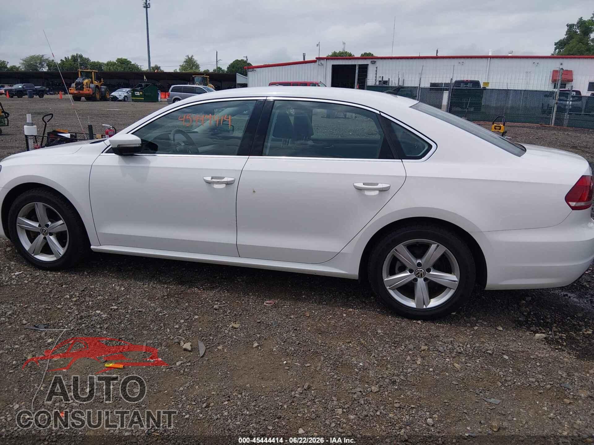 VOLKSWAGEN PASSAT 2015 - 1VWAT7A3XFC081817
