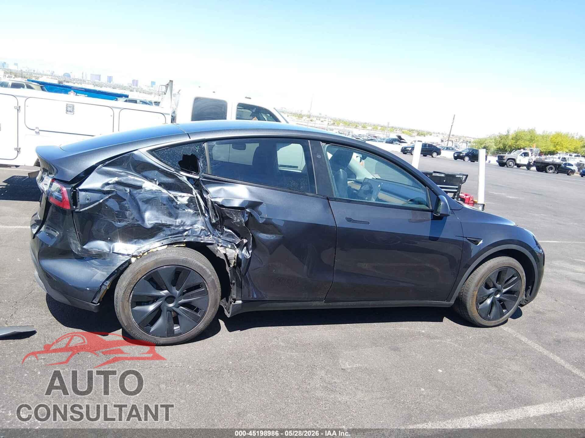 TESLA MODEL Y 2024 - 7SAYGAEE5RF112142