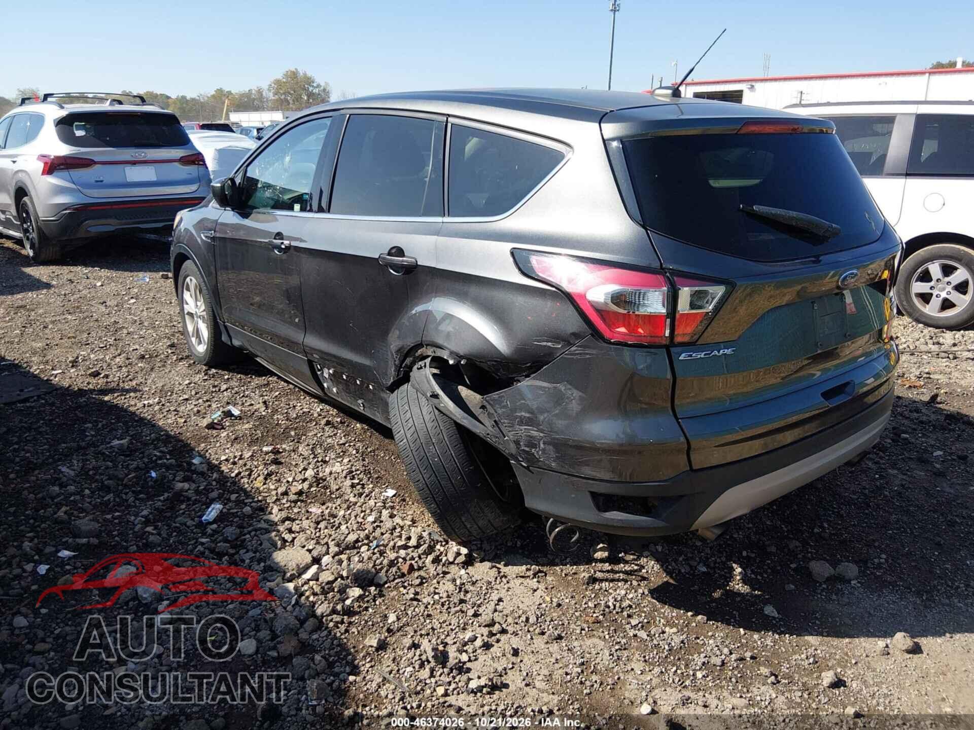 FORD ESCAPE 2017 - 1FMCU0G96HUB87556
