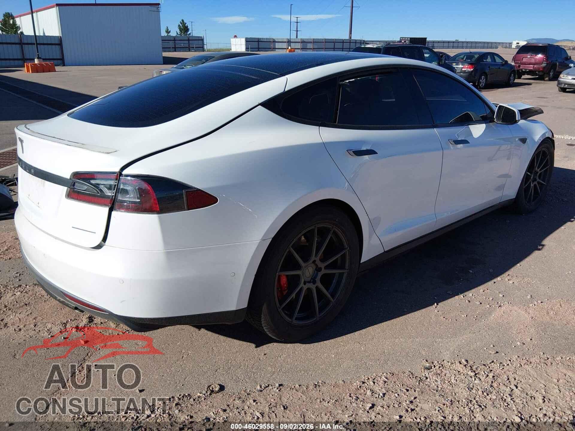 TESLA MODEL S 2015 - 5YJSA1E48FF117259