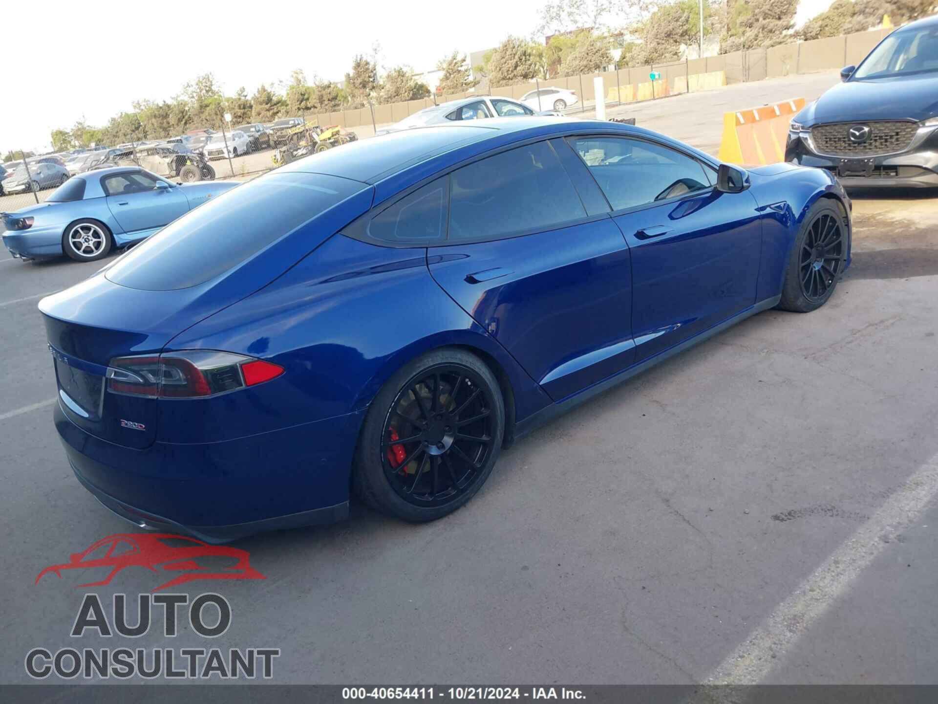 TESLA MODEL S 2015 - 5YJSA1E45FF117185