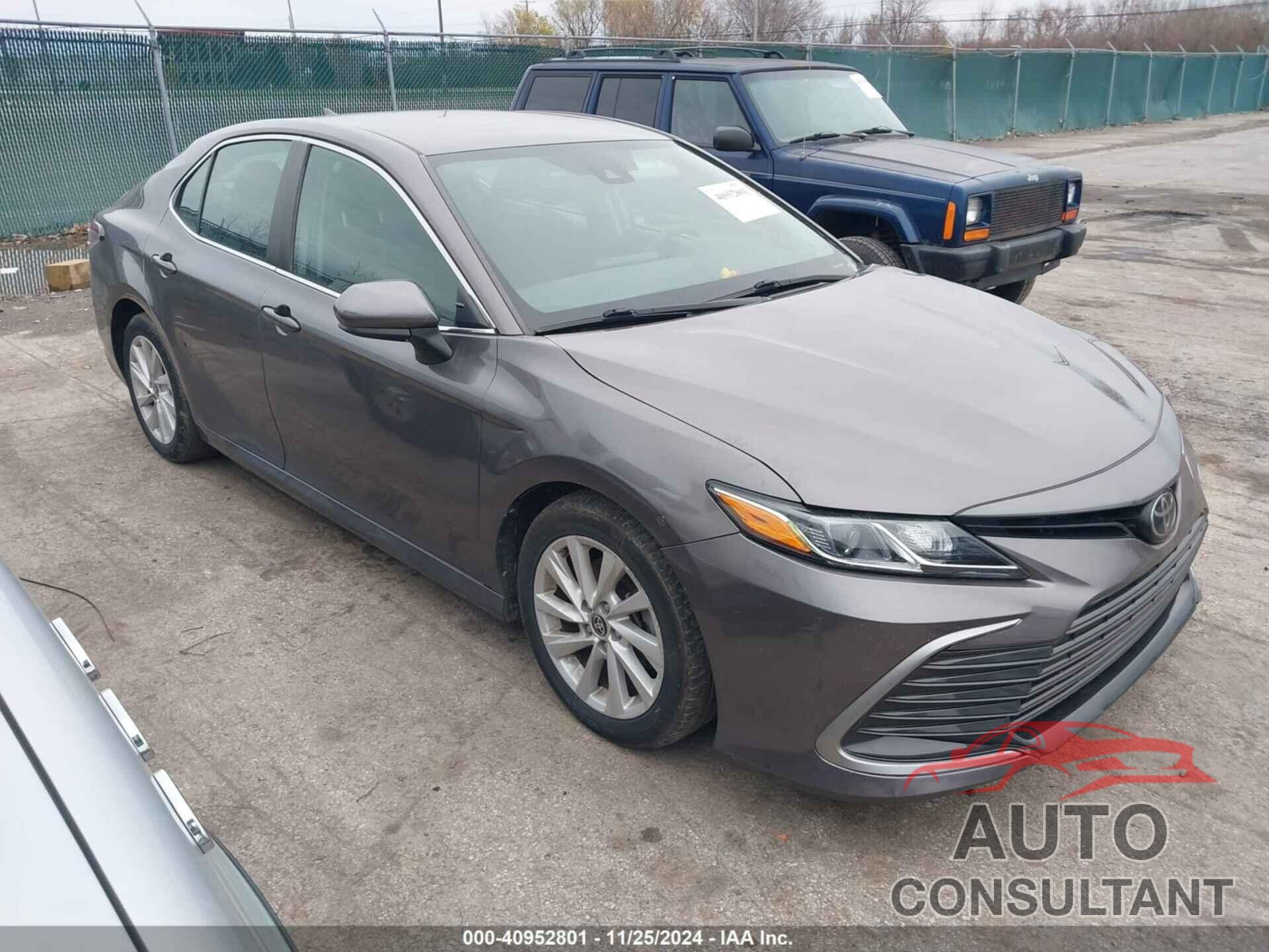 TOYOTA CAMRY 2022 - 4T1C11AK8NU665420